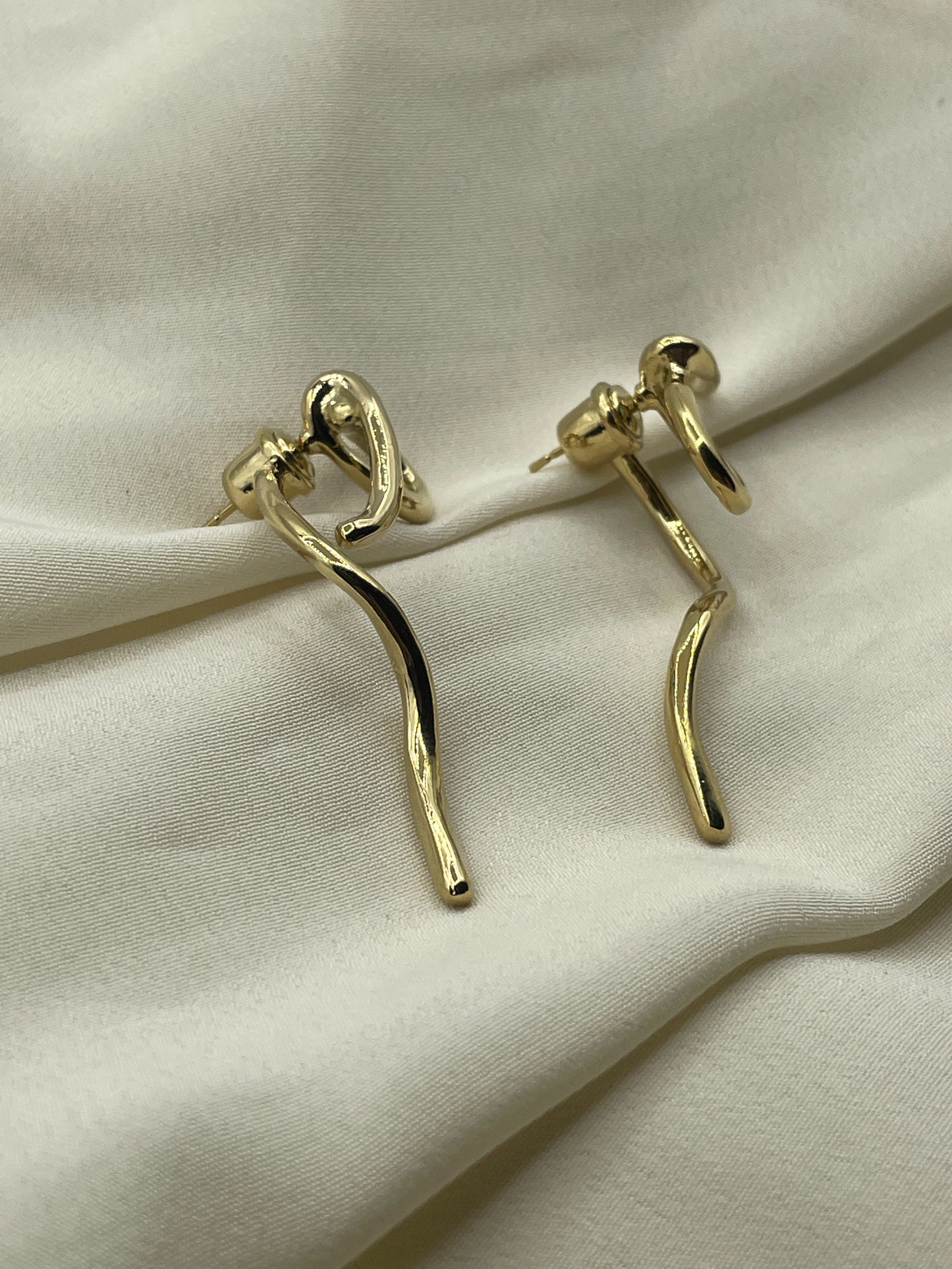 Thin Ribbon Earrings Gold