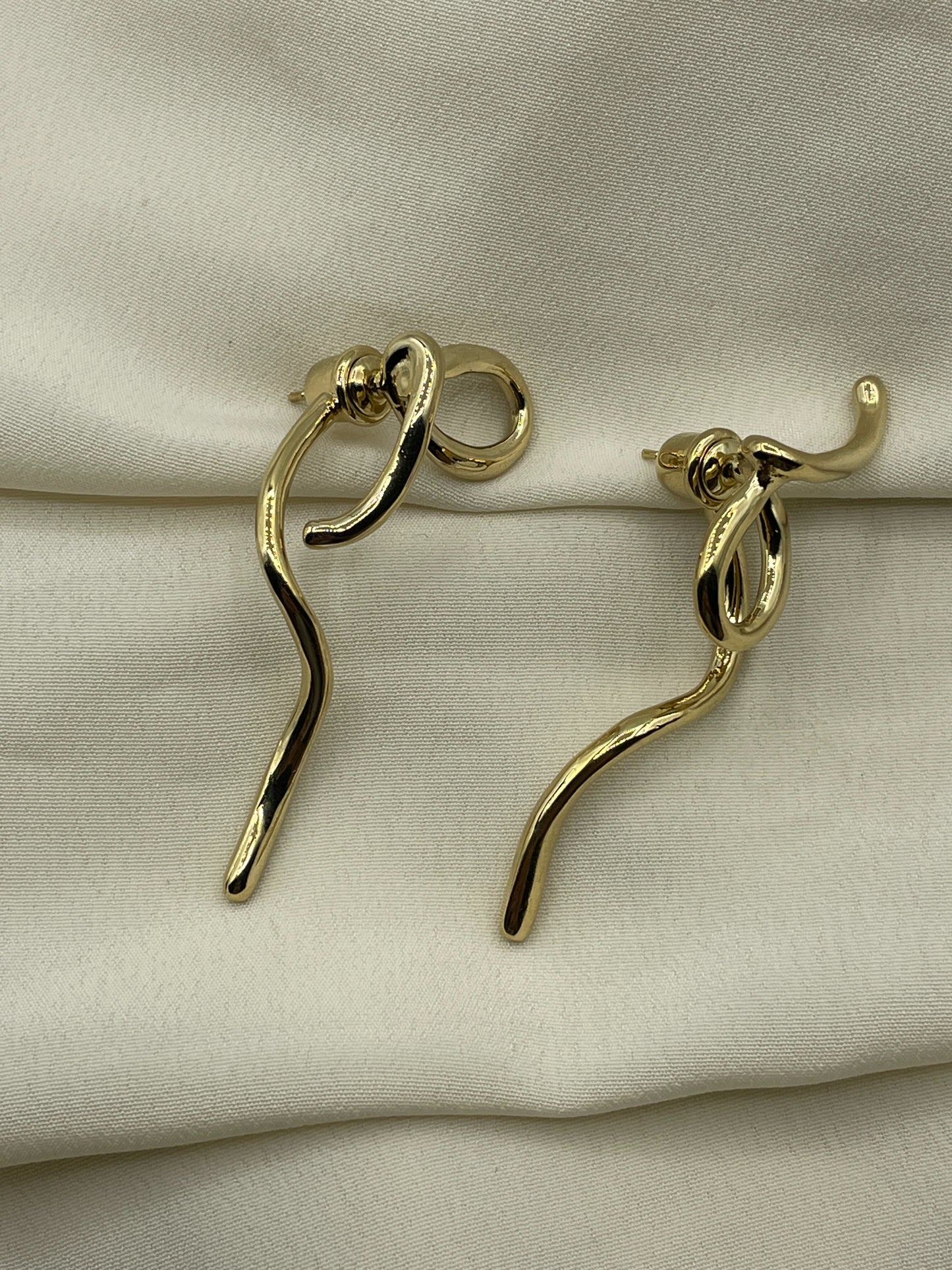 Thin Ribbon Earrings Gold