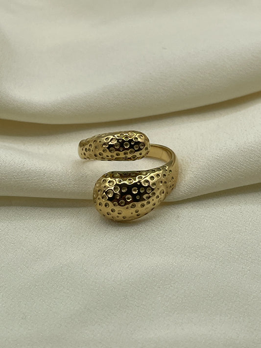 Hammered Enlacing Gold Ring