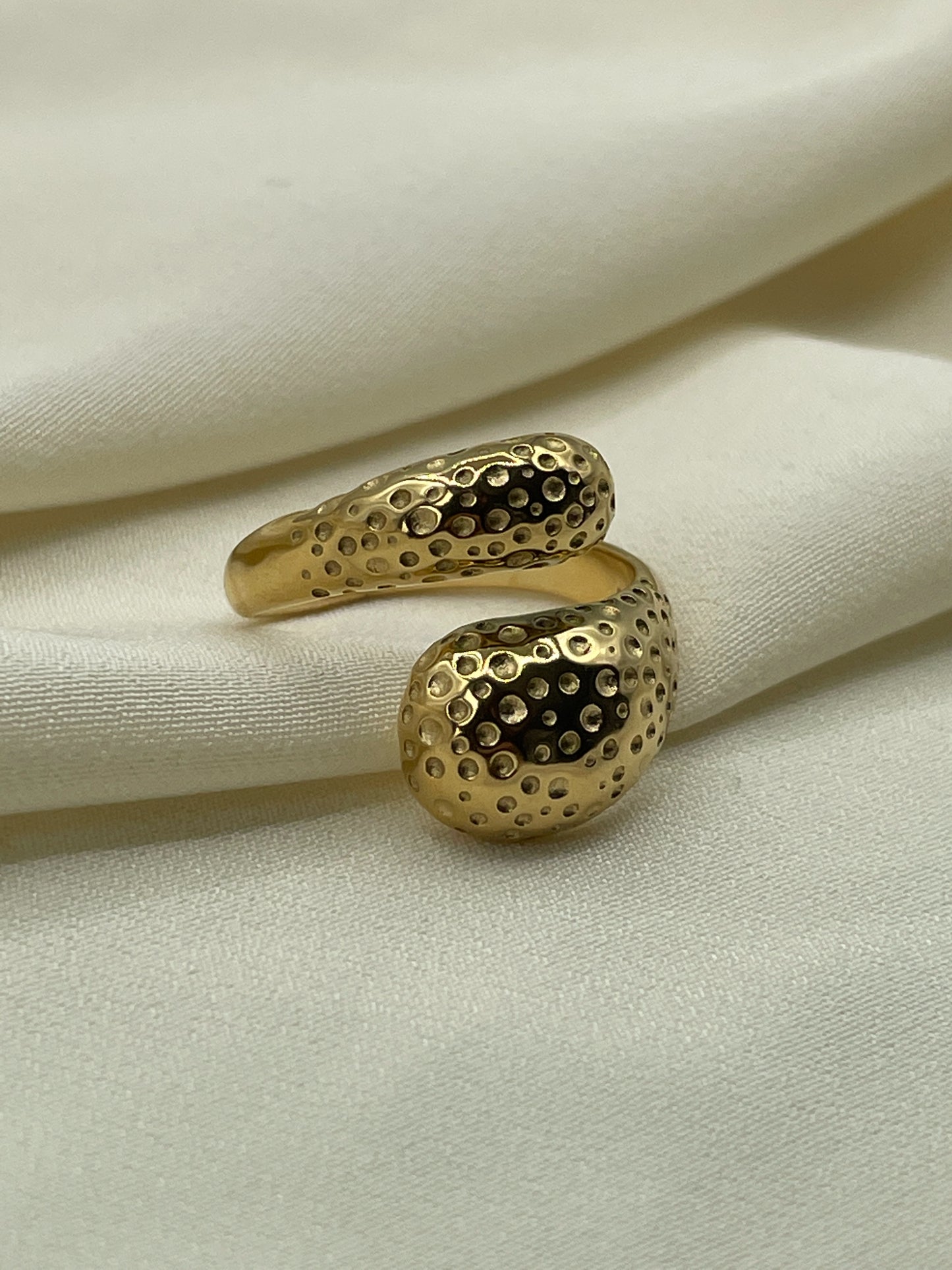 Hammered Enlacing Gold Ring