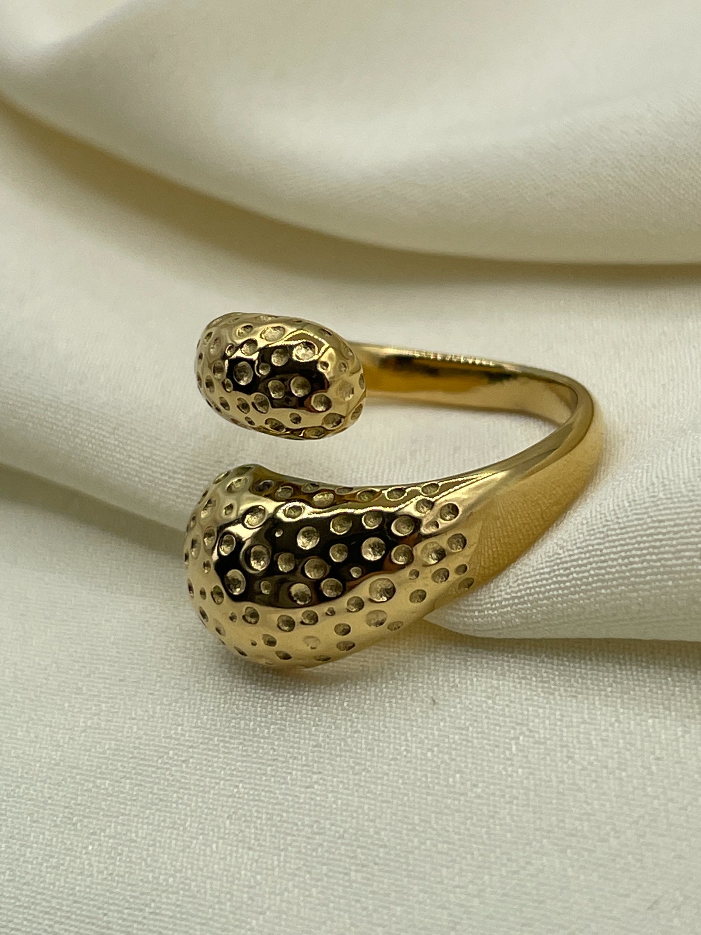 Hammered Enlacing Gold Ring