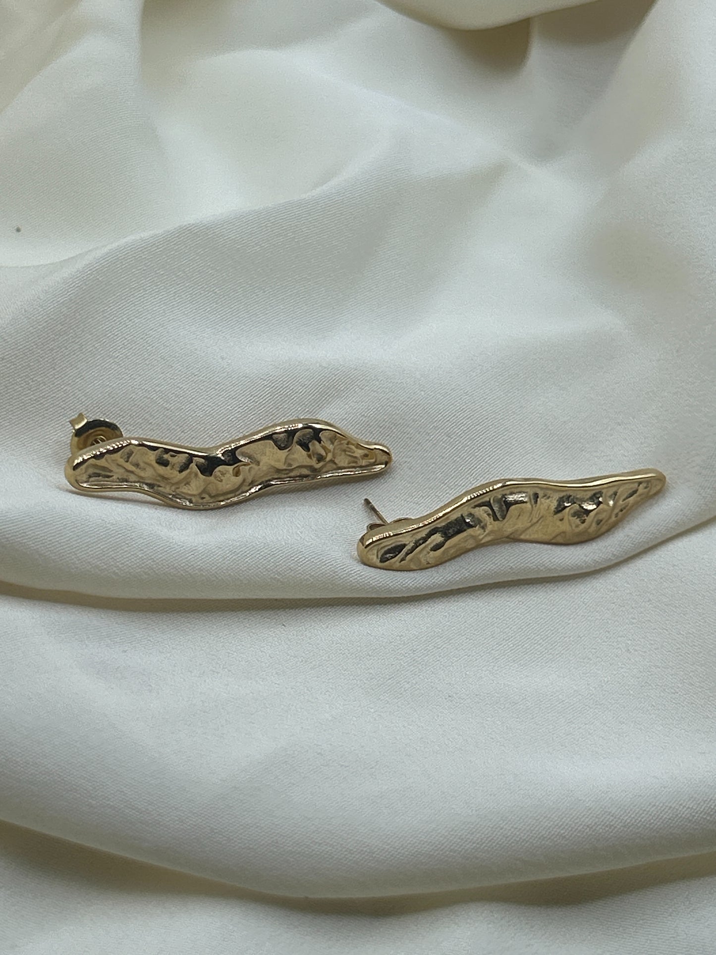 Hammered Flash Earrings Gold