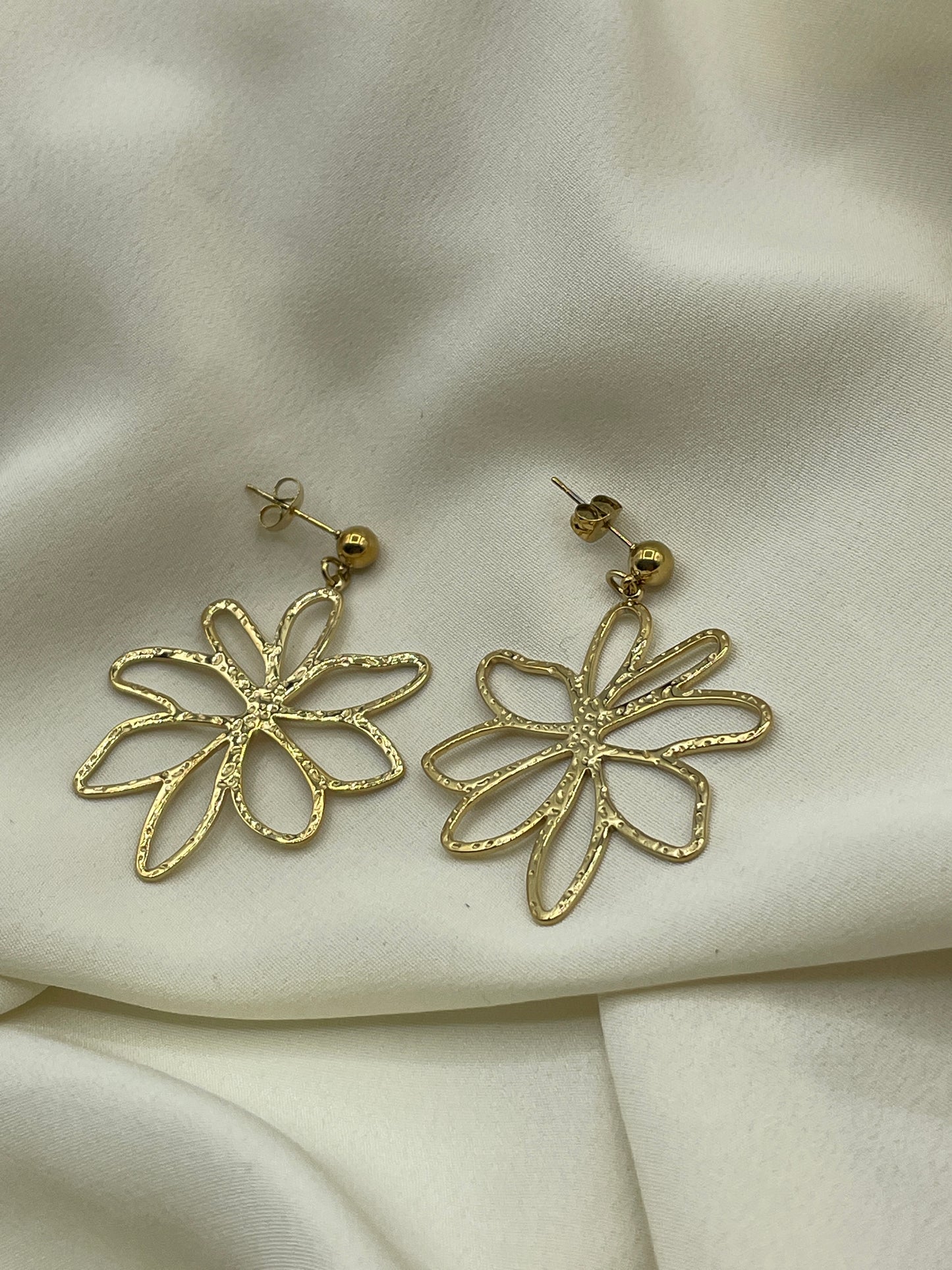 Hammered Flower Earrings Gold