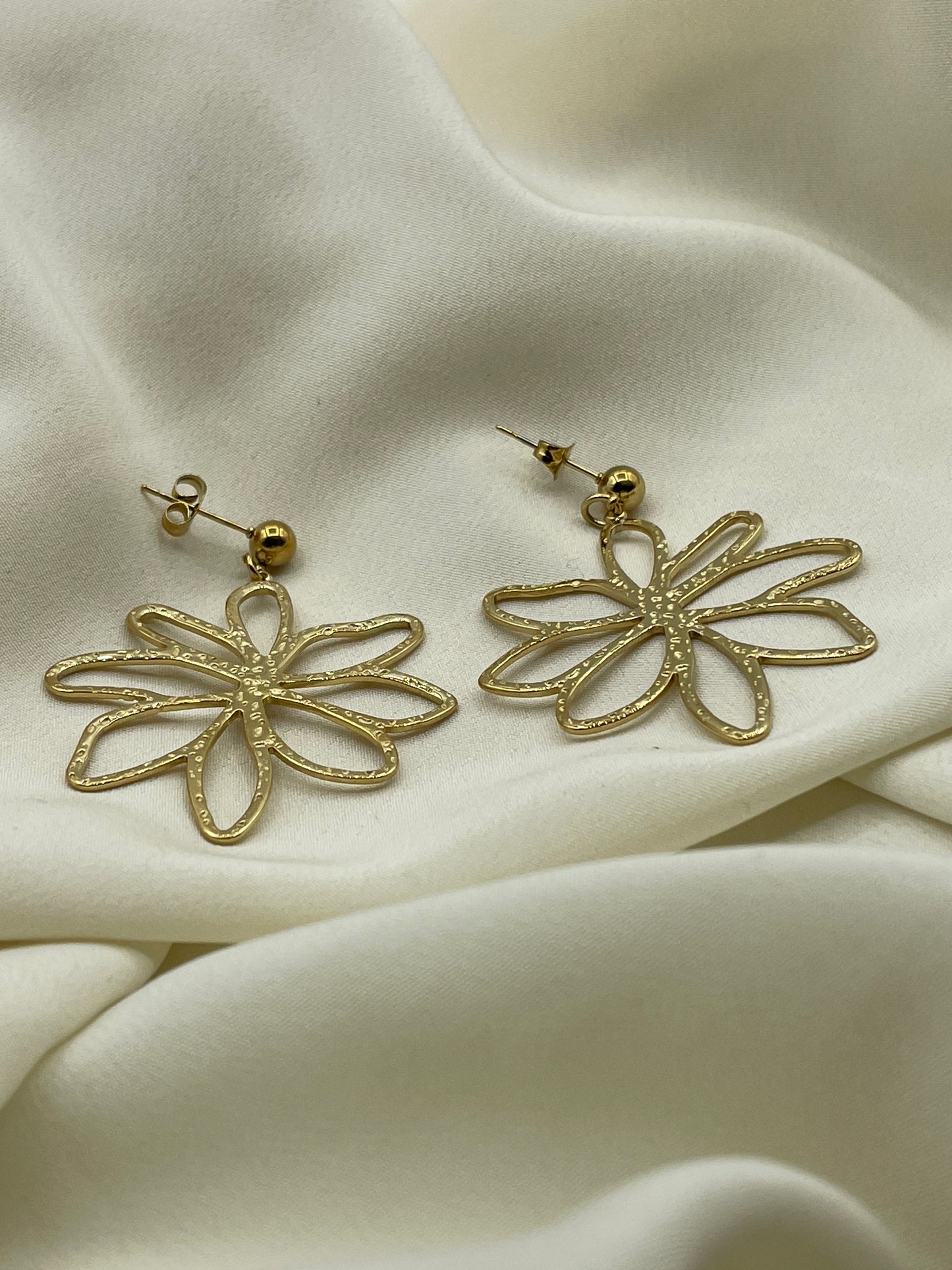 Hammered Flower Earrings Gold