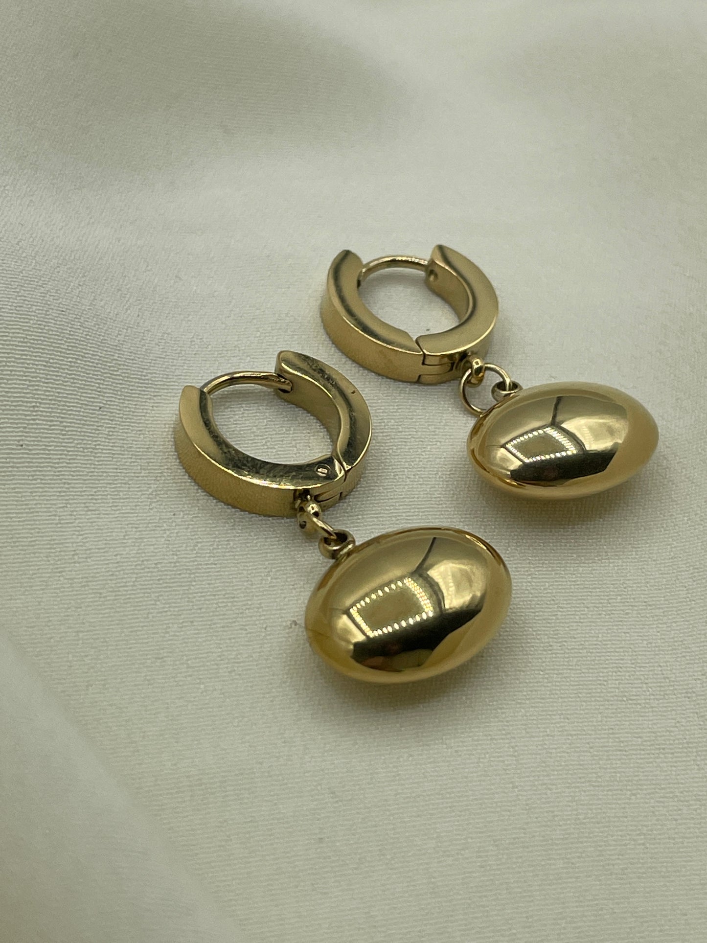 Hanging Golden Ovoid Earrings