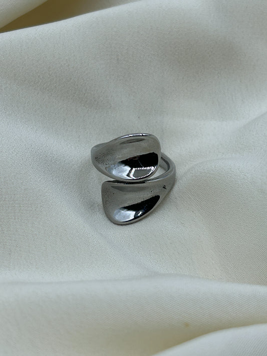 Hollow Enlacing Ring Silver