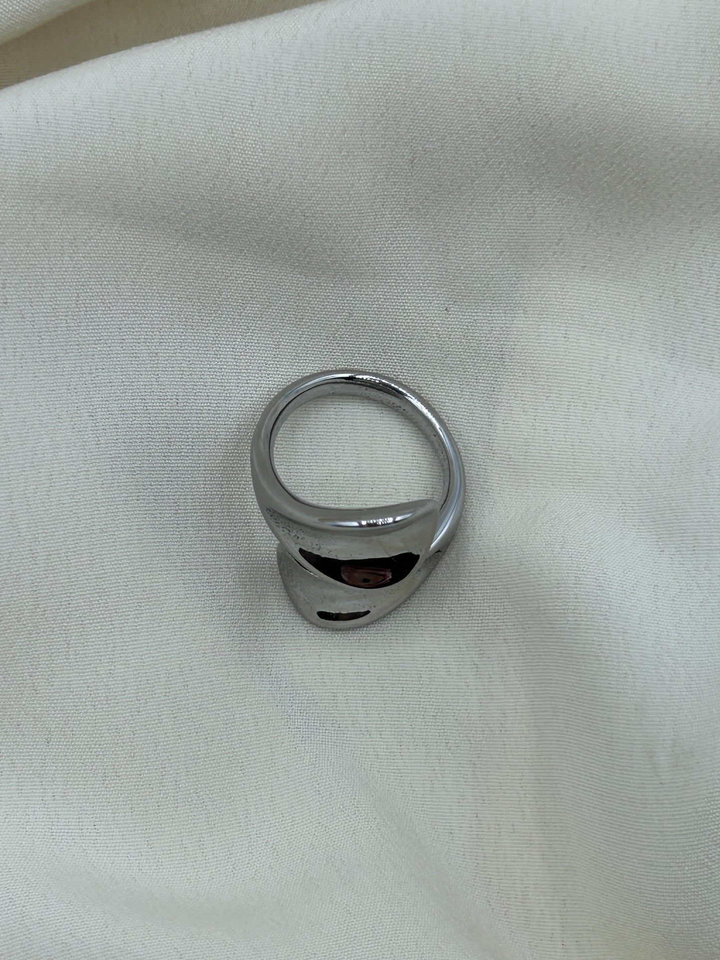 Hollow Enlacing Ring Silver