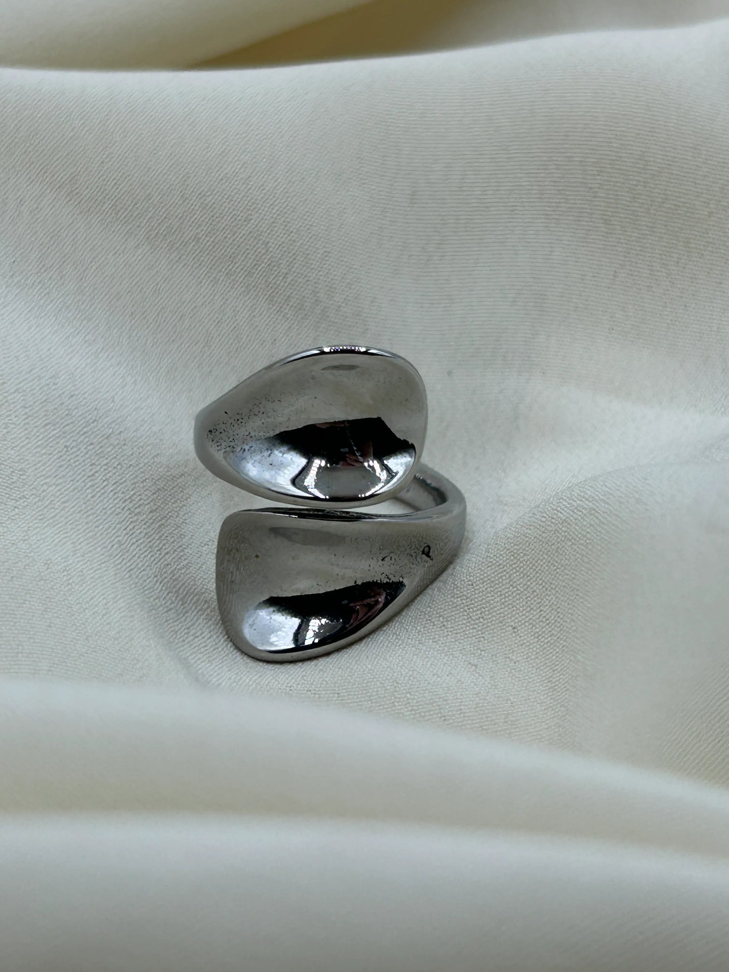 Hollow Enlacing Ring Silver