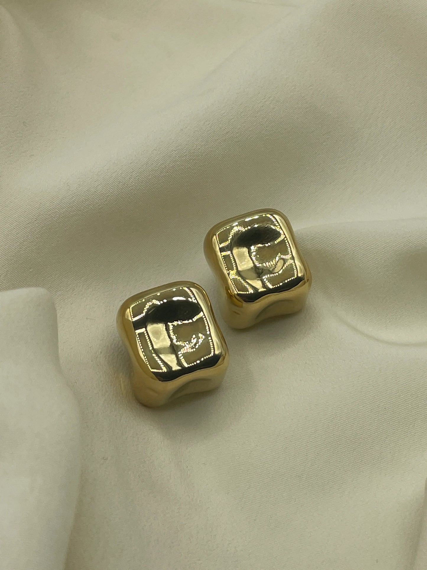 Cube Earrings Gold