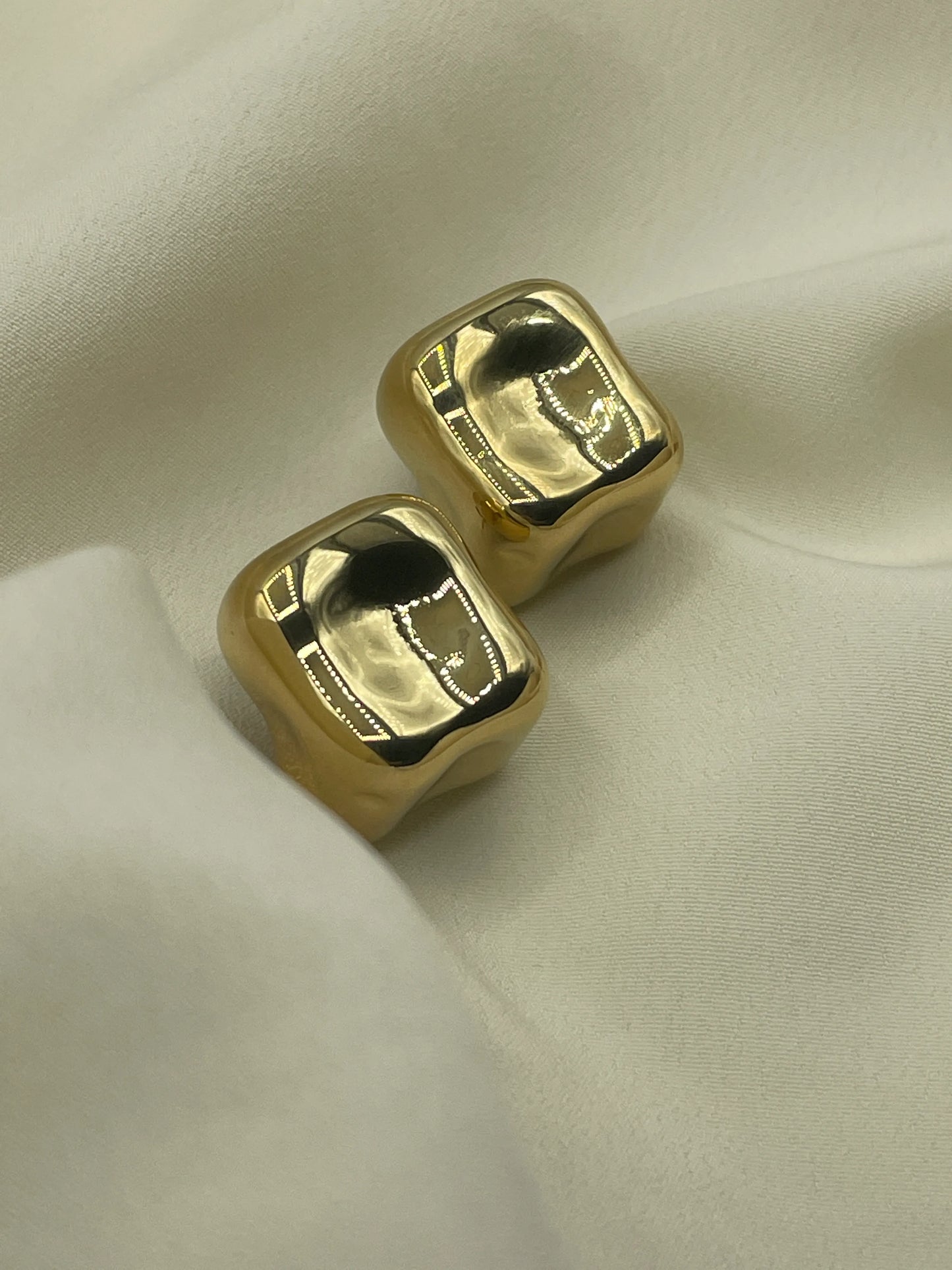 Cube Earrings Gold