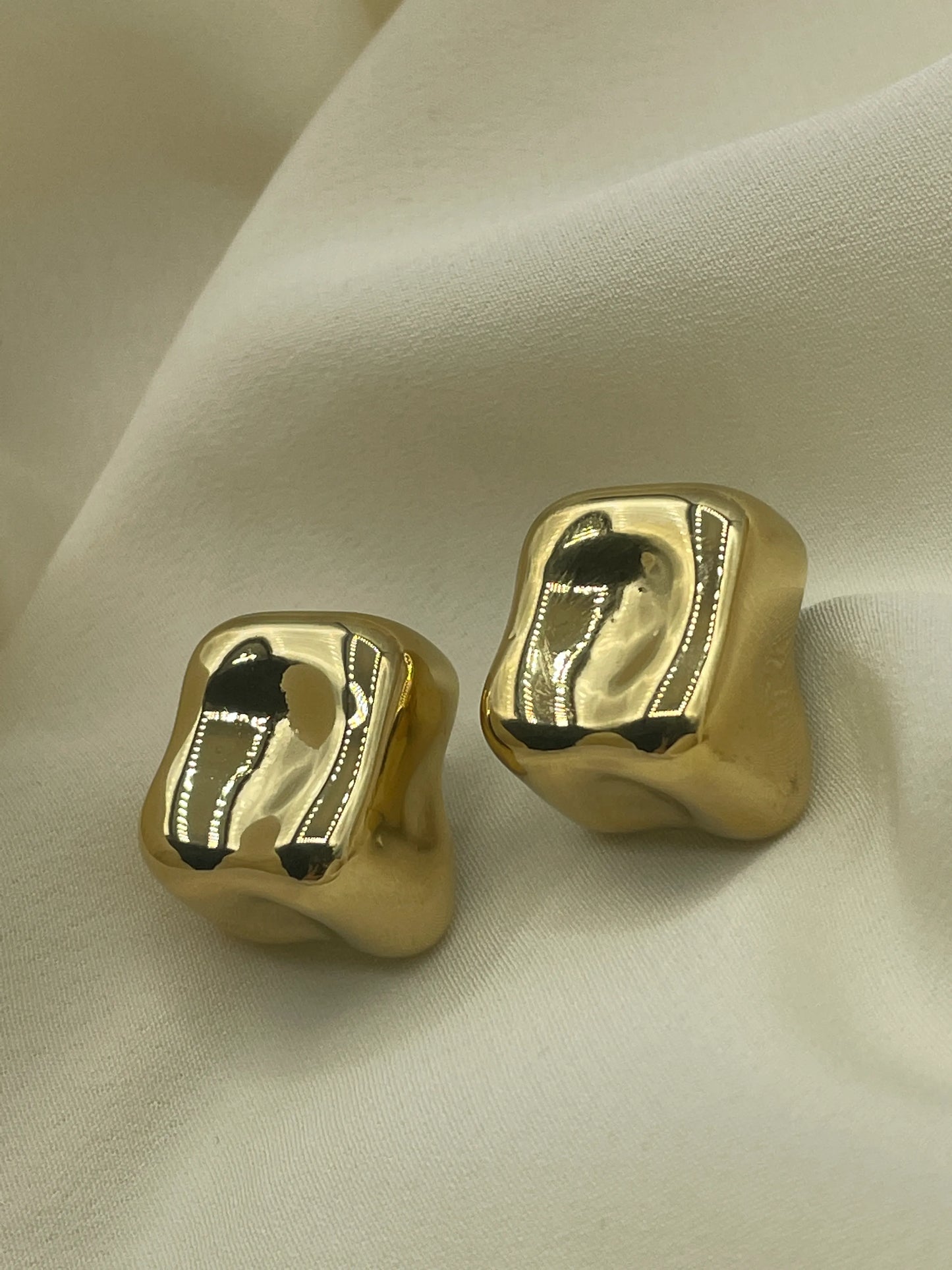 Cube Earrings Gold