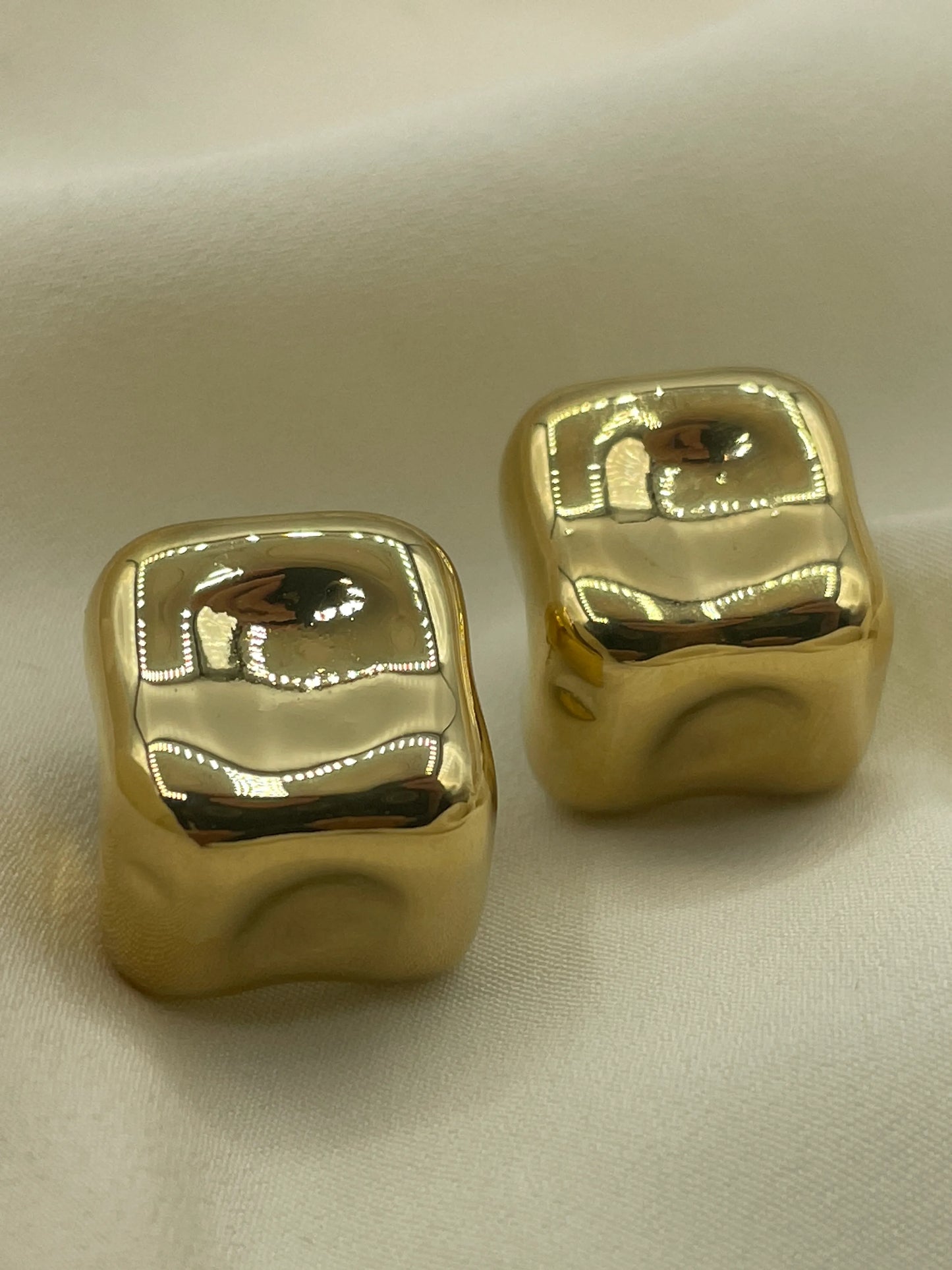 Cube Earrings Gold