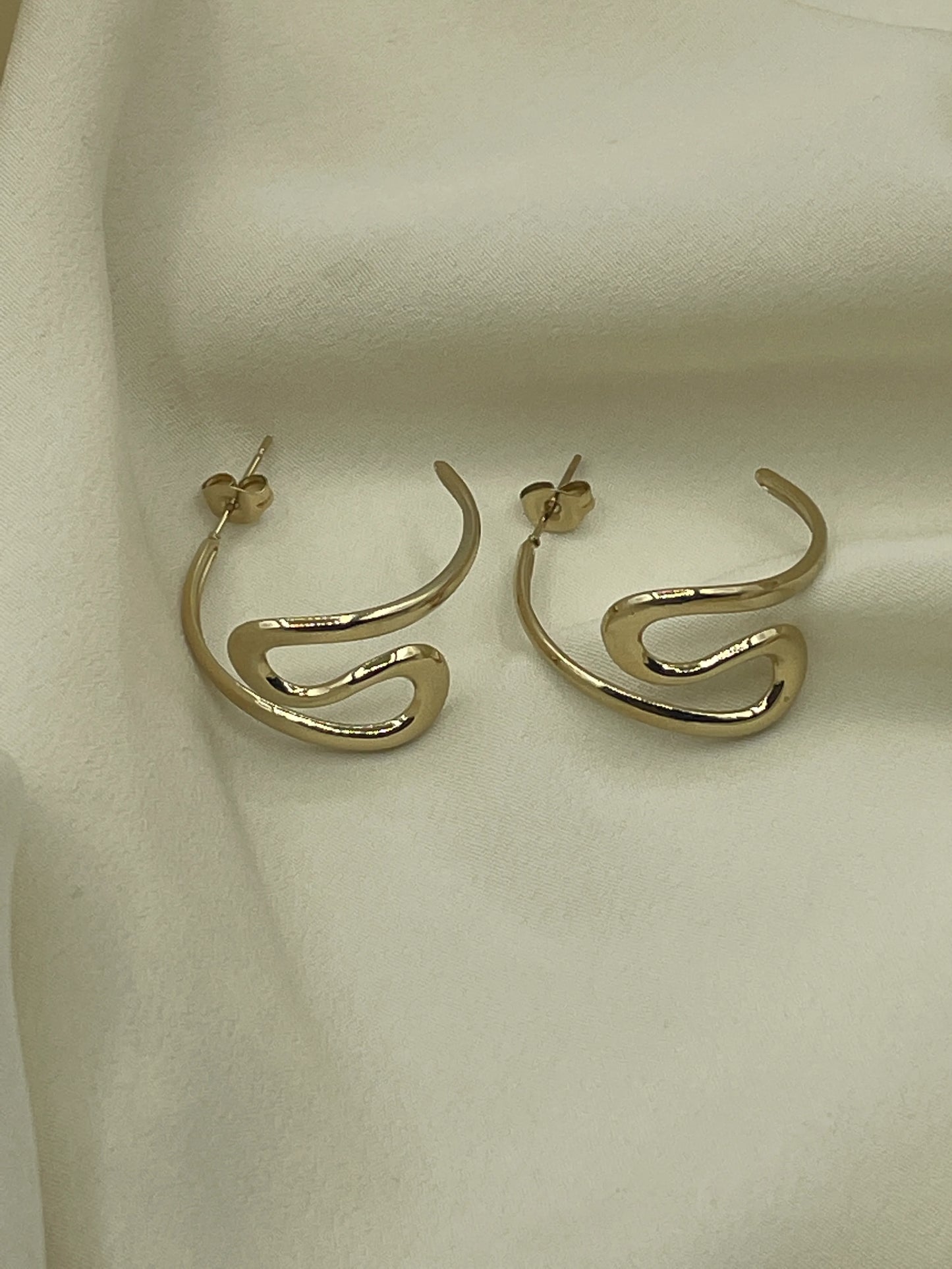 Serpentine Hoops Earrings Gold