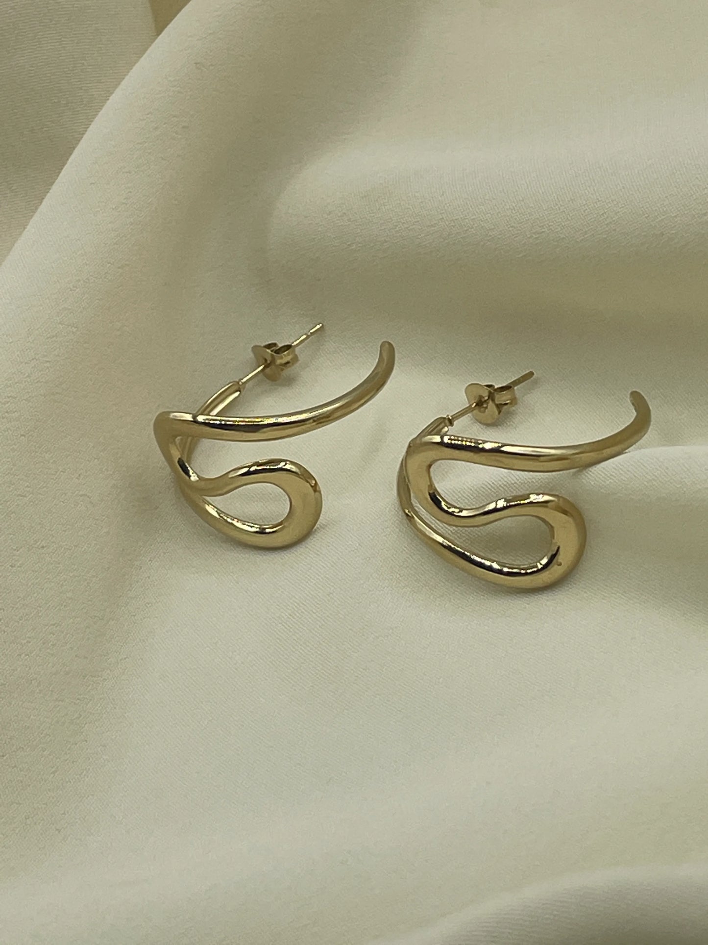 Serpentine Hoops Earrings Gold