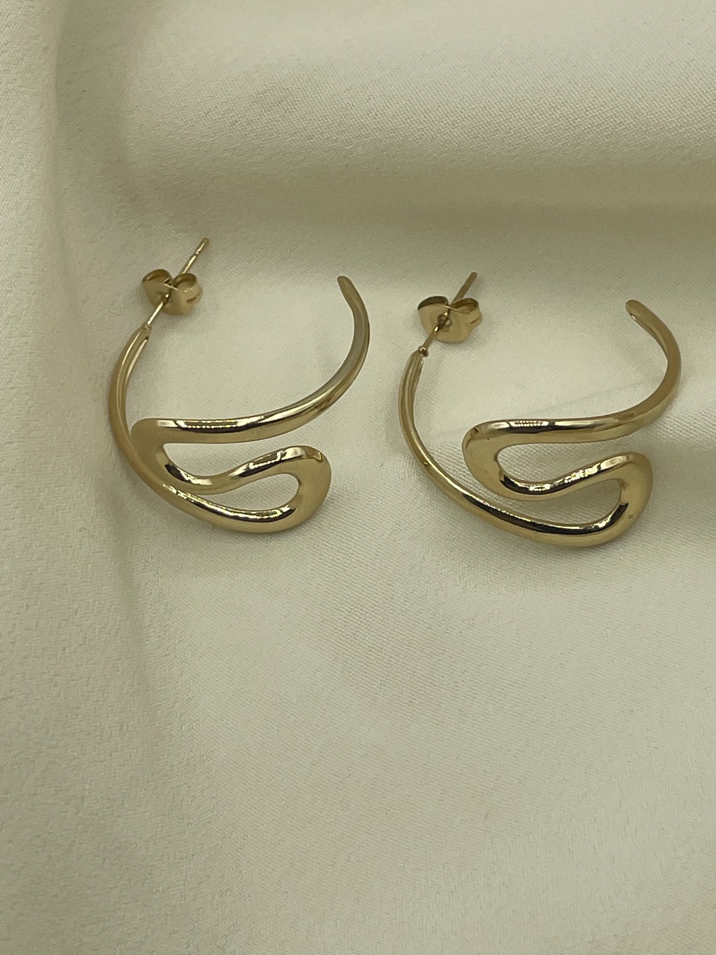 Serpentine Hoops Earrings Gold