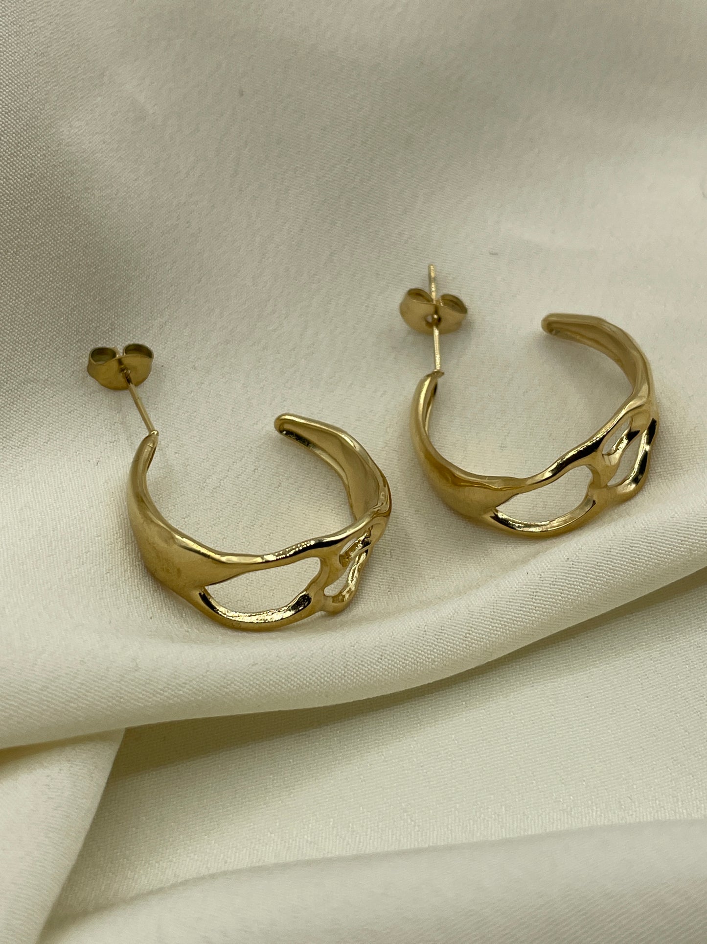 Lava Circle Earrings Gold