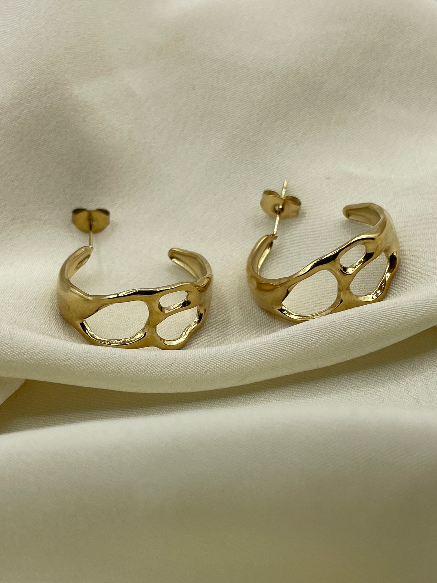 Lava Circle Earrings Gold