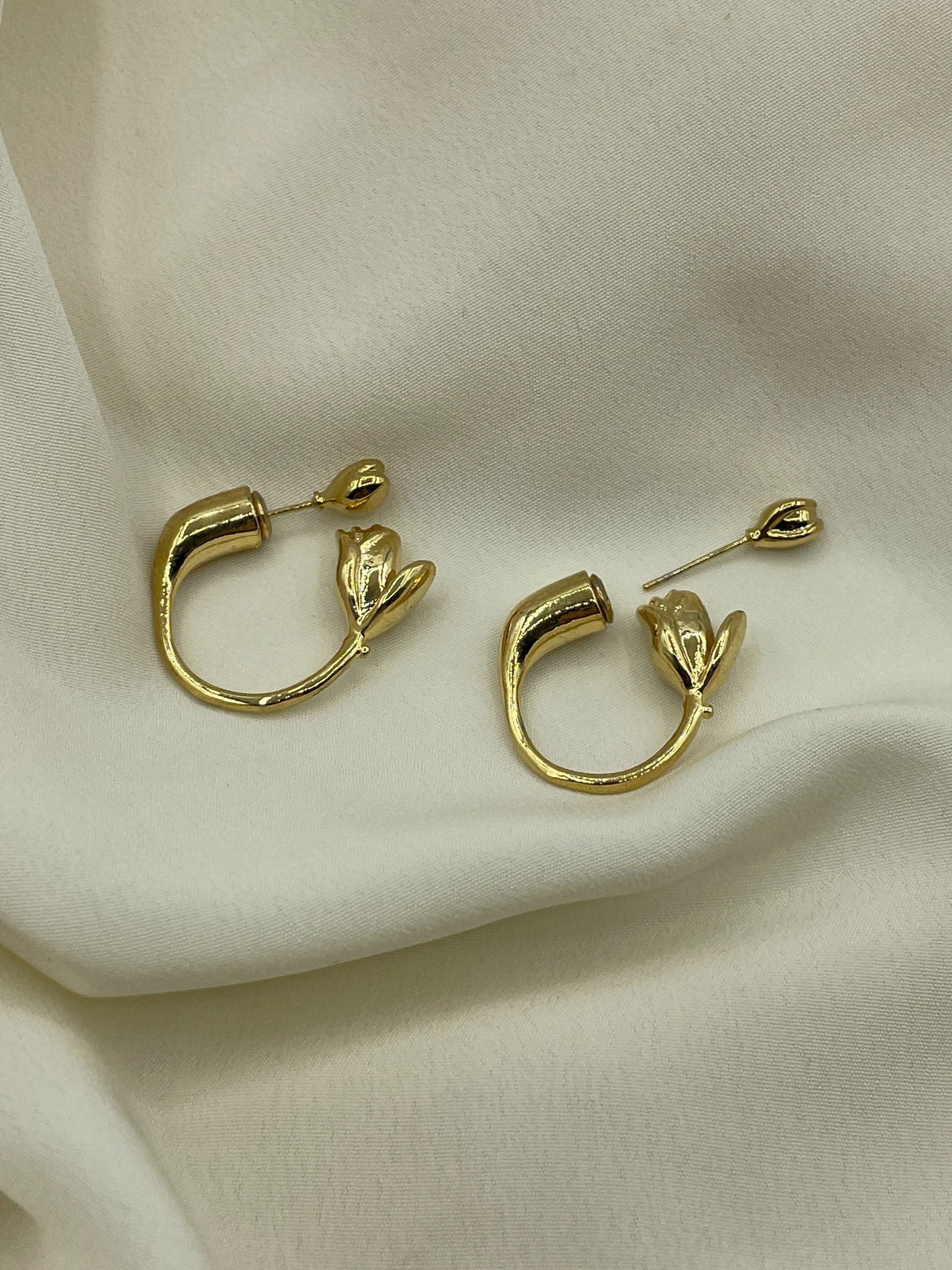 Lys Flower Hoops Earrings