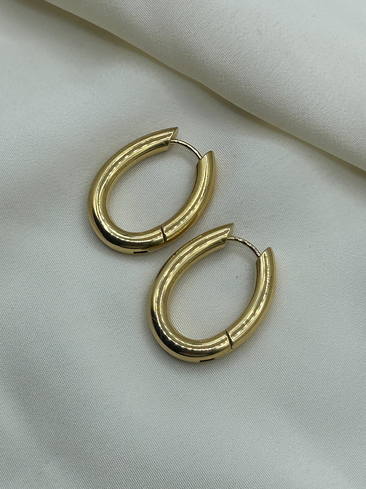 Oval Hoops Earrings Gold