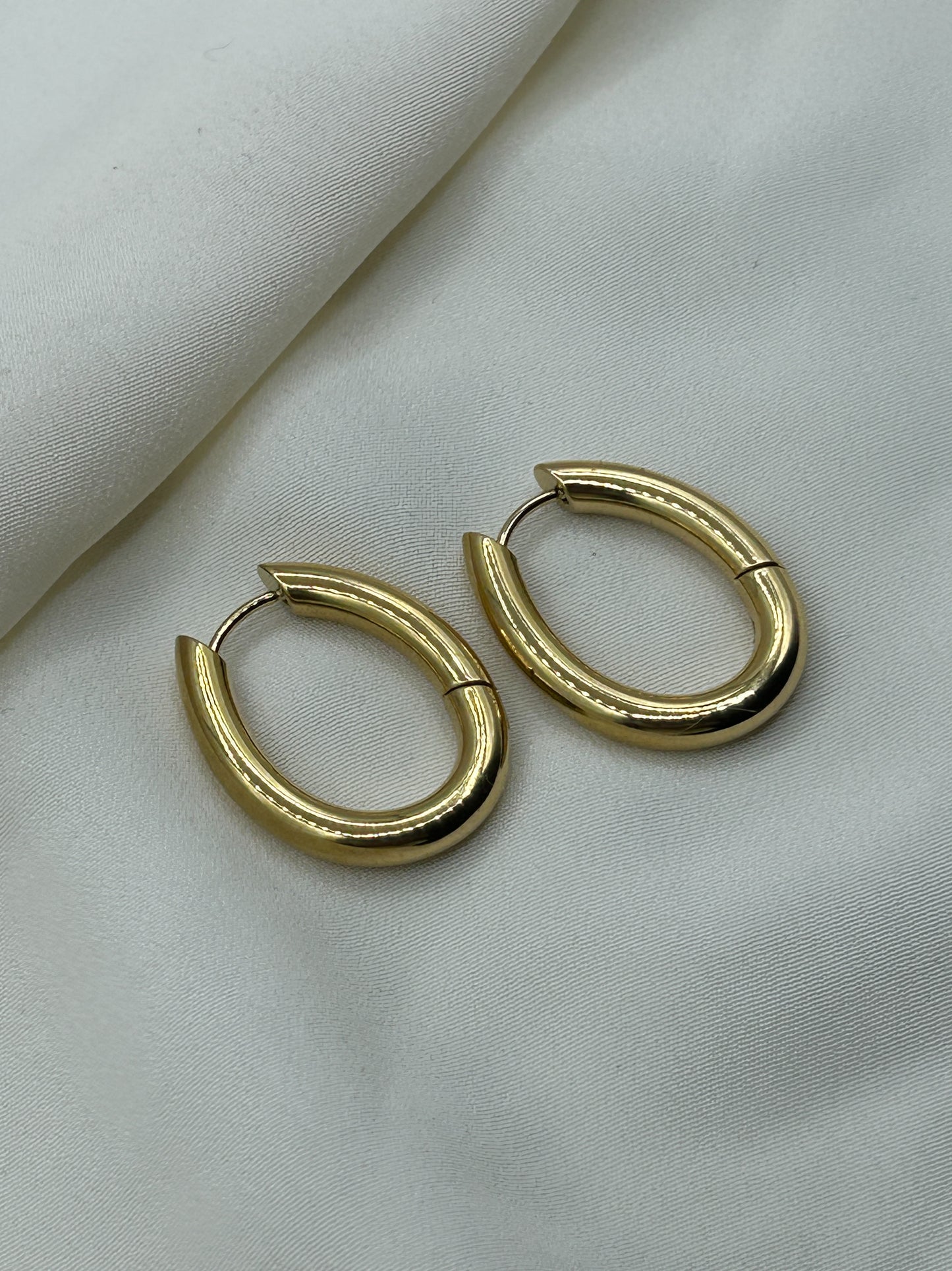 Oval Hoops Earrings Gold