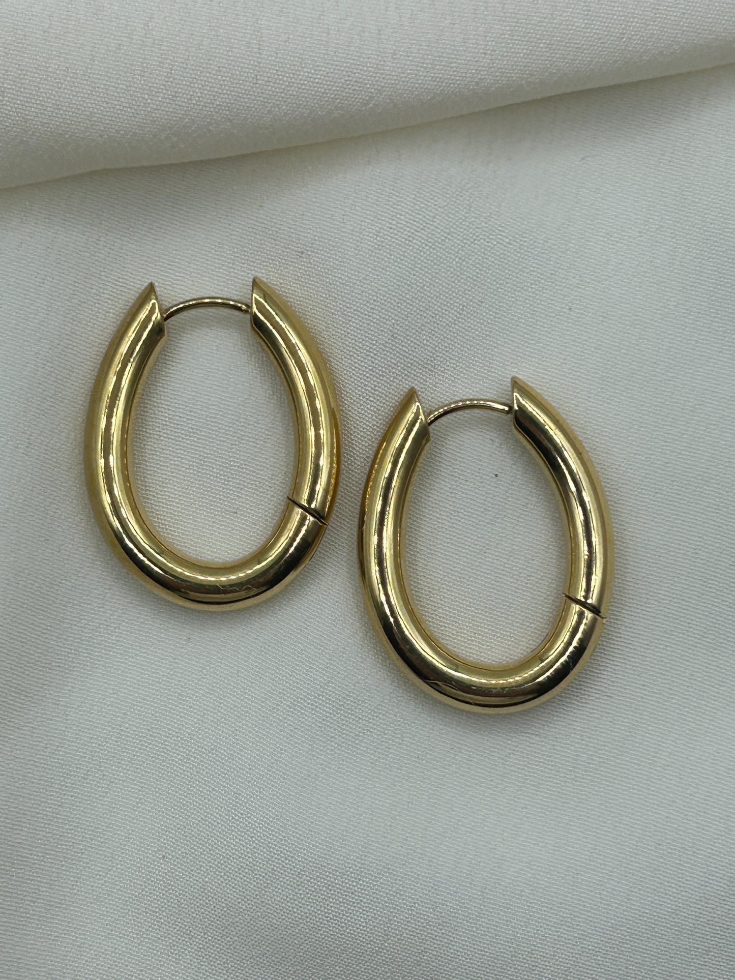 Oval Hoops Earrings Gold