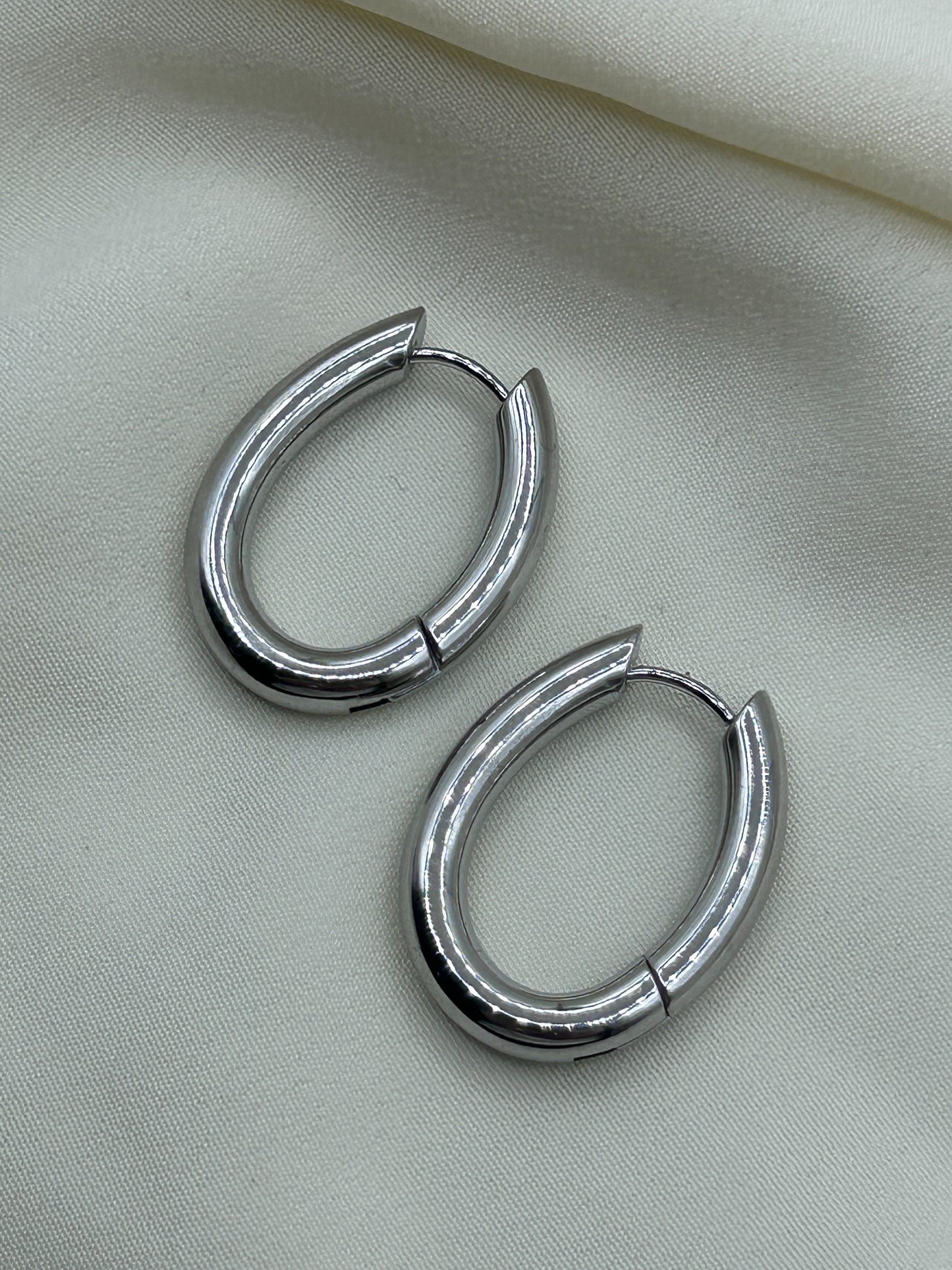 Oval Hoops Earrings Silver