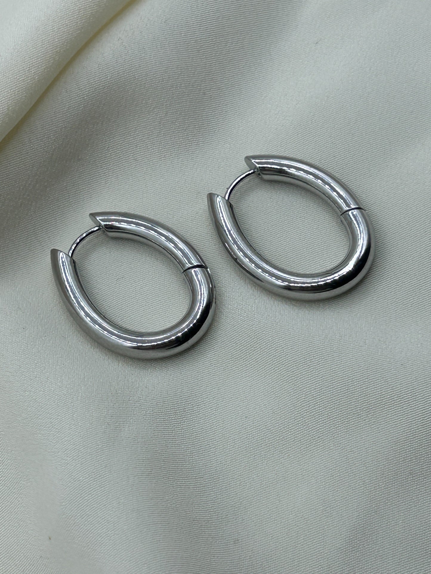 Oval Hoops Earrings Silver