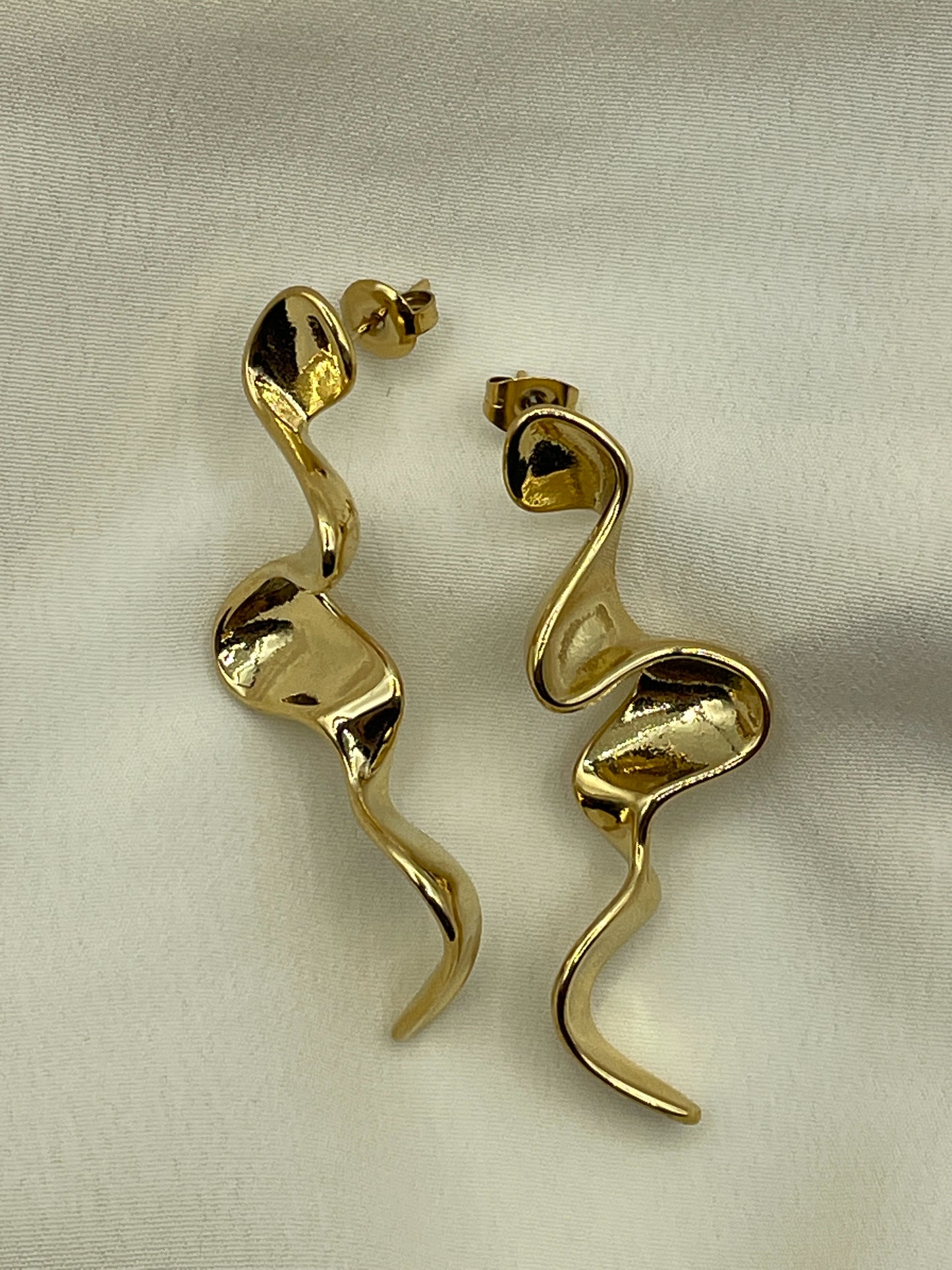 Ribbon Earrings Gold