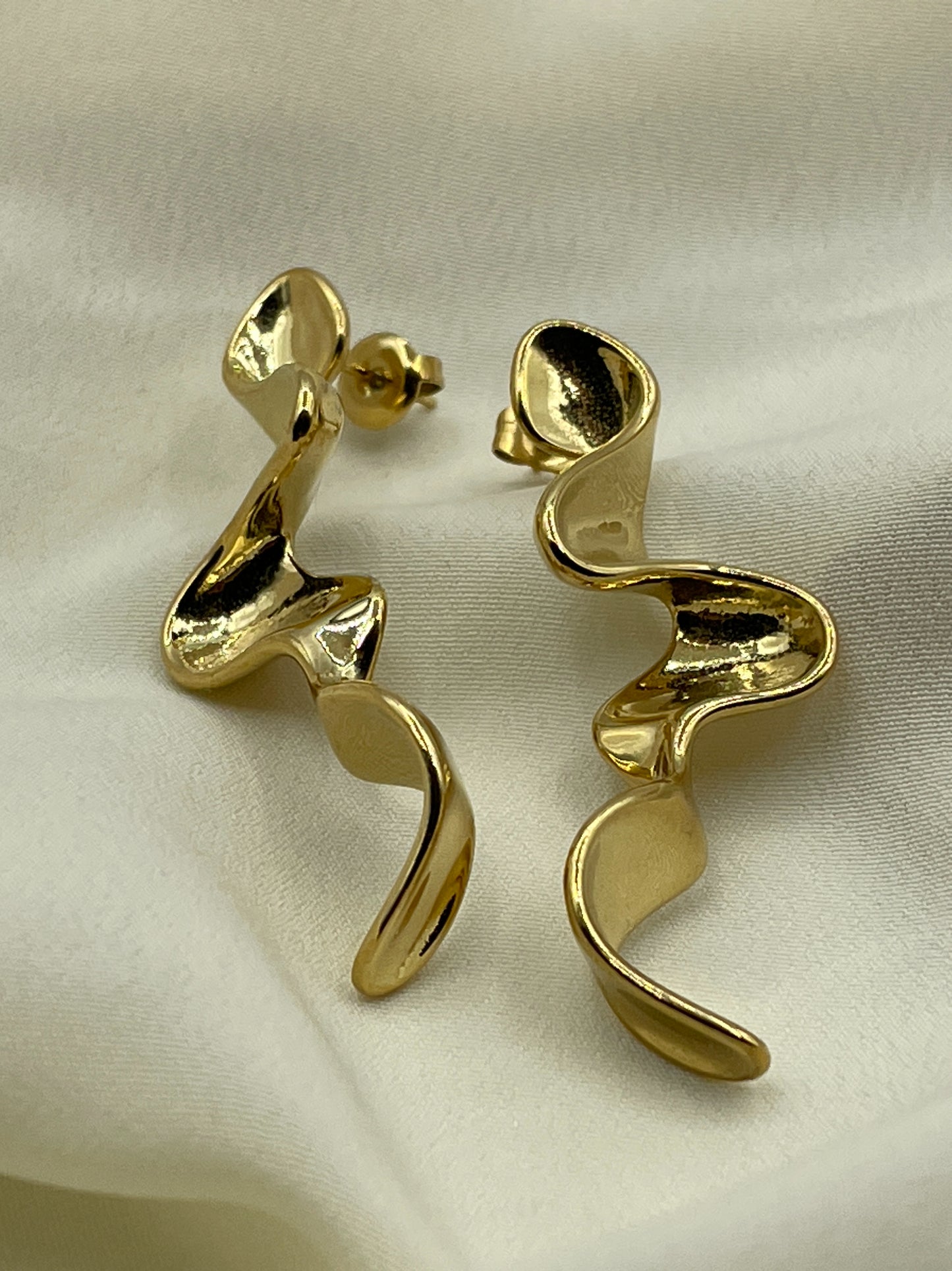 Ribbon Earrings Gold