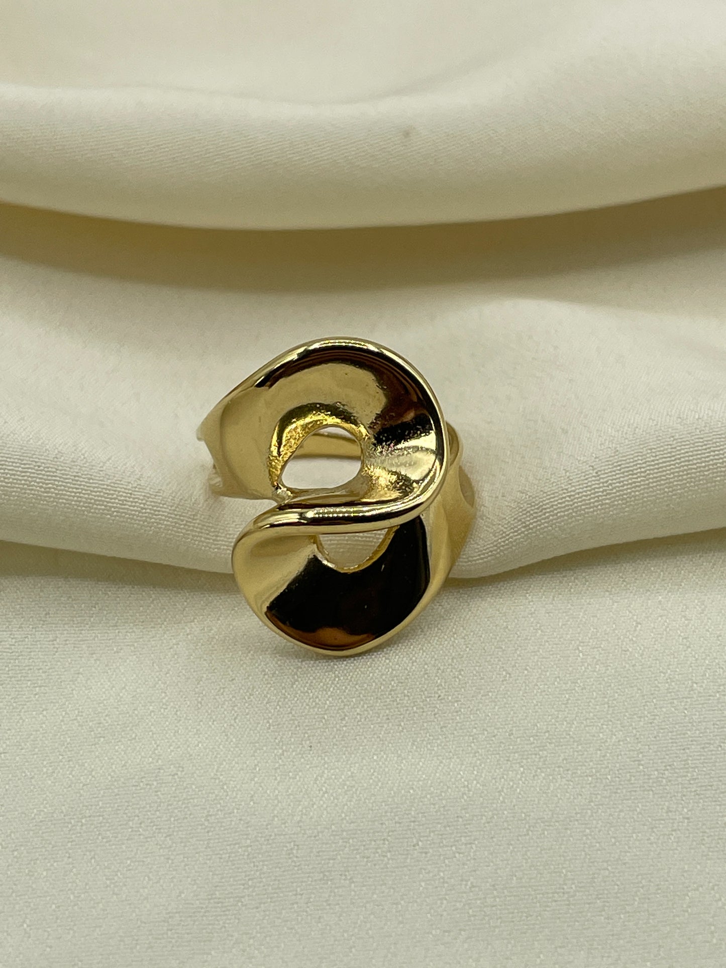 Ribbon Gold Ring