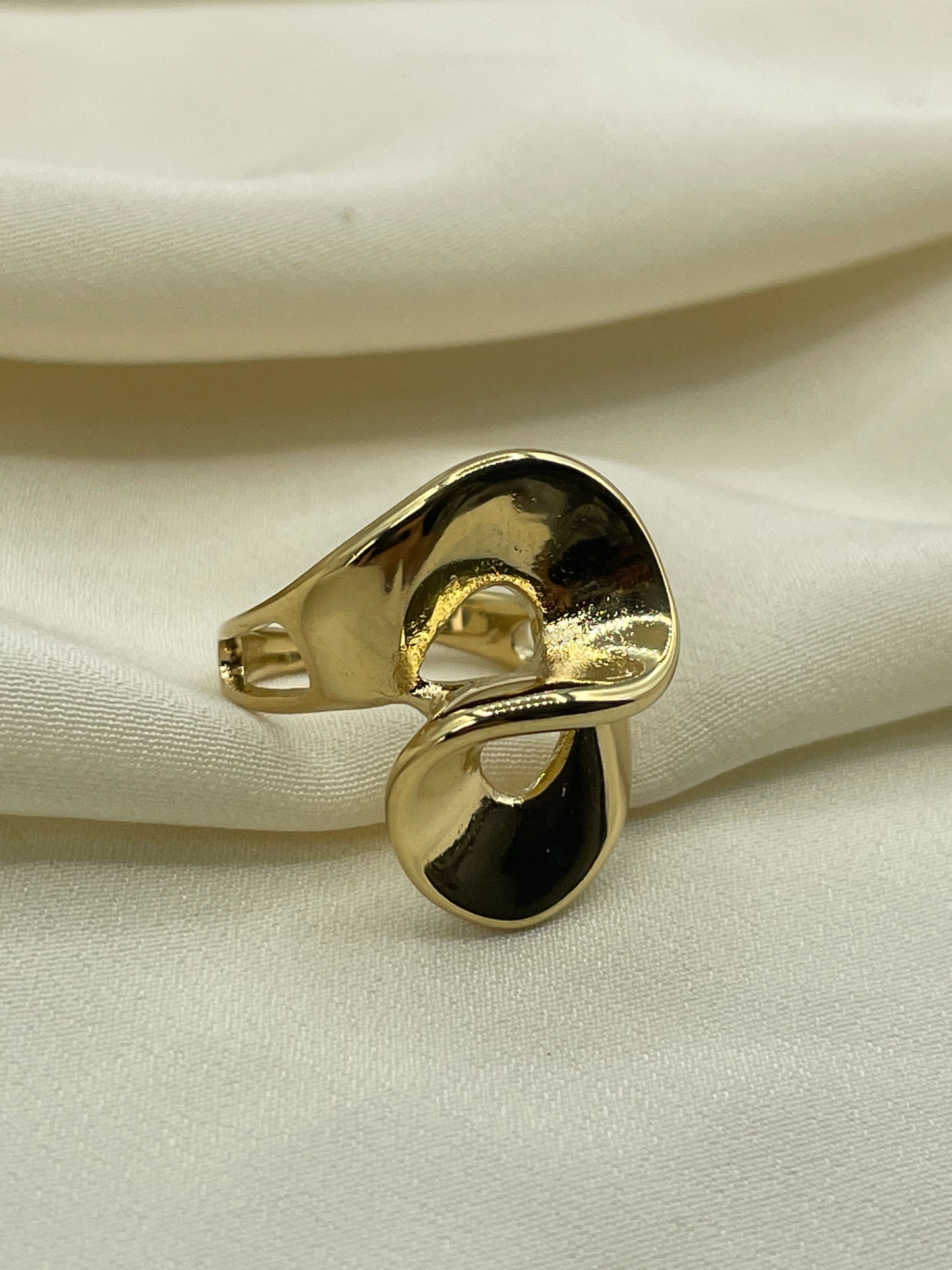 Ribbon Gold Ring