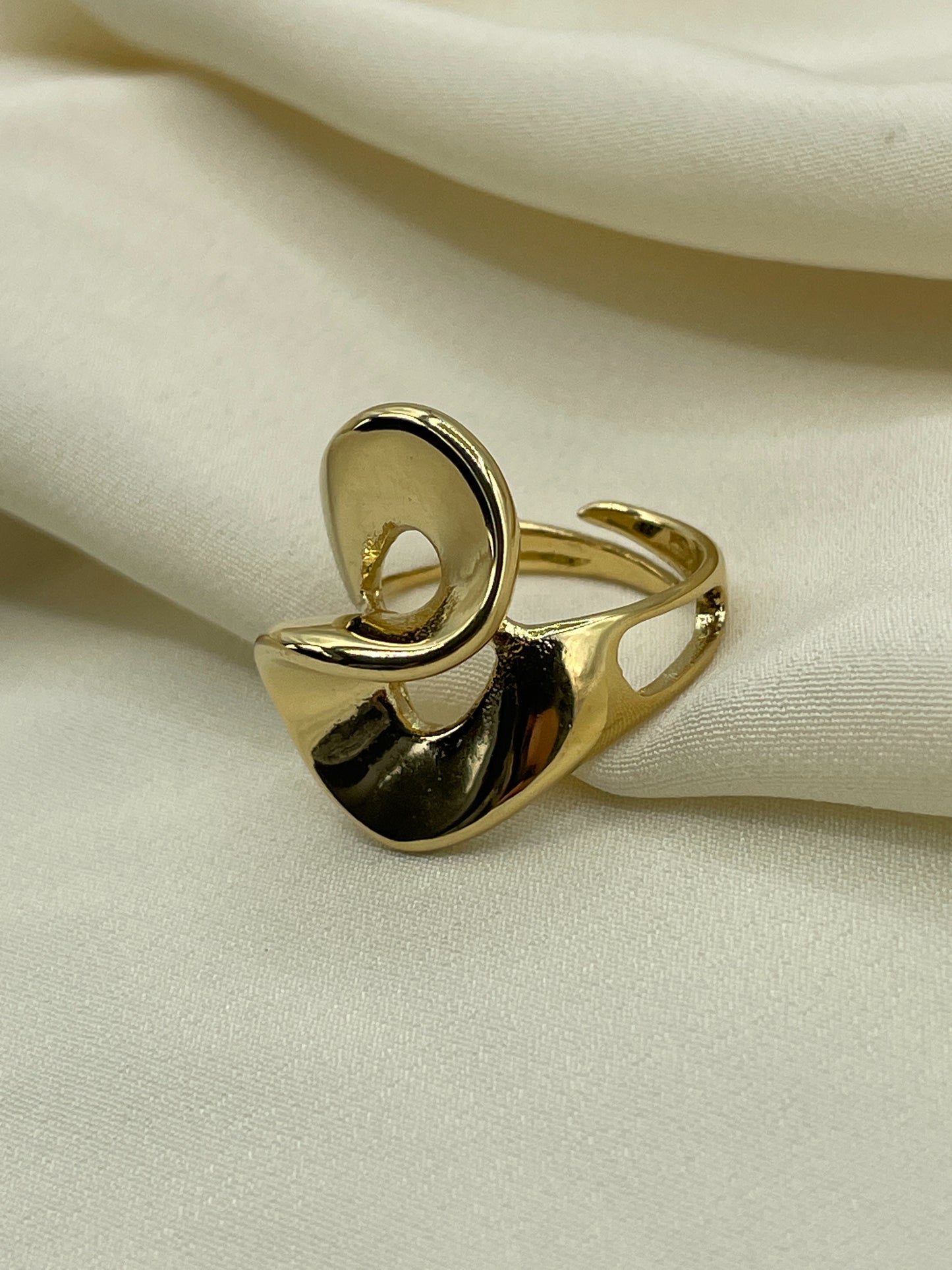 Ribbon Gold Ring