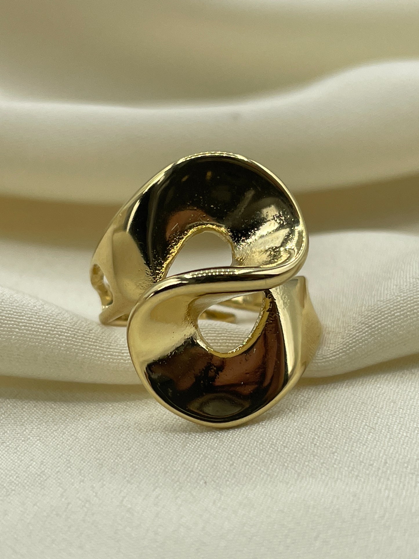 Ribbon Gold Ring