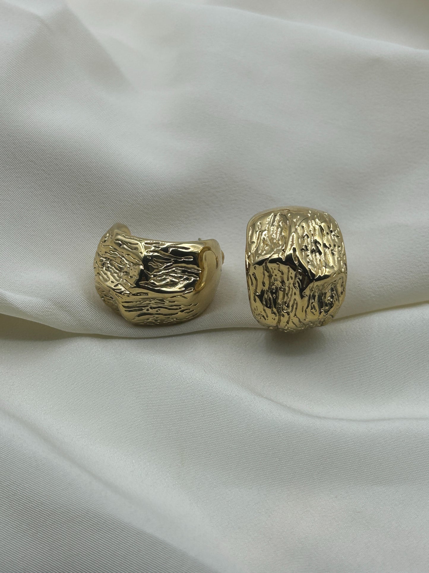 Shell Rock Earrings Gold