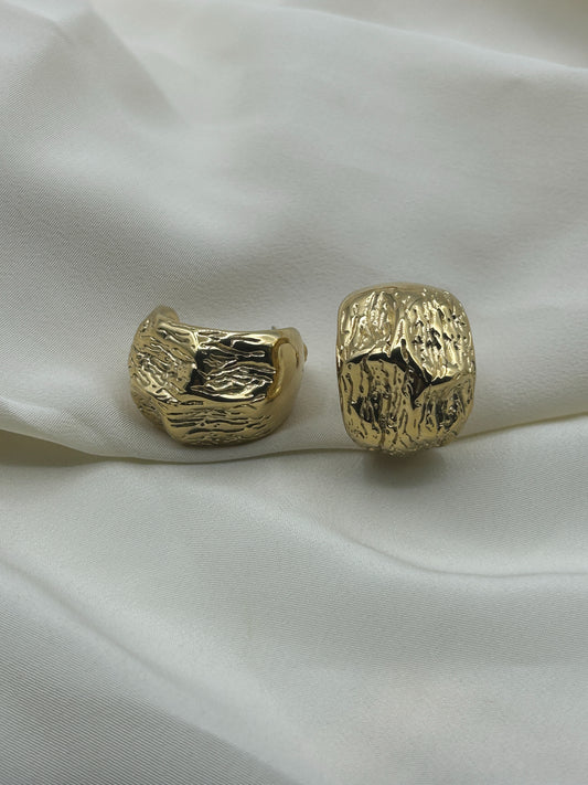 Shell Rock Earrings Gold