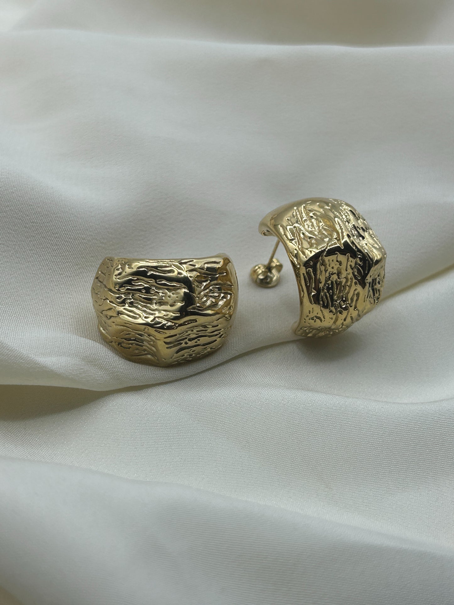 Shell Rock Earrings Gold