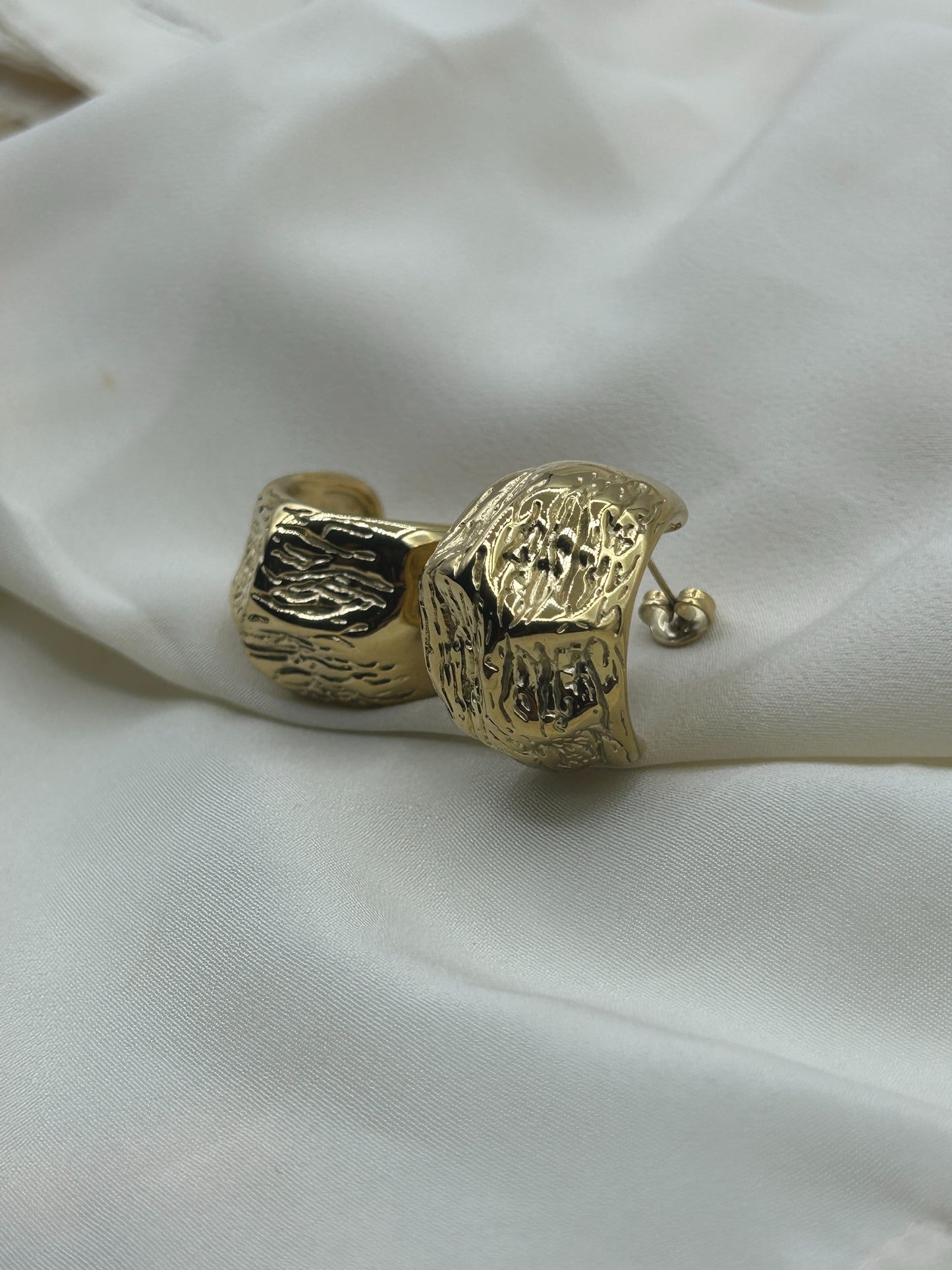 Shell Rock Earrings Gold