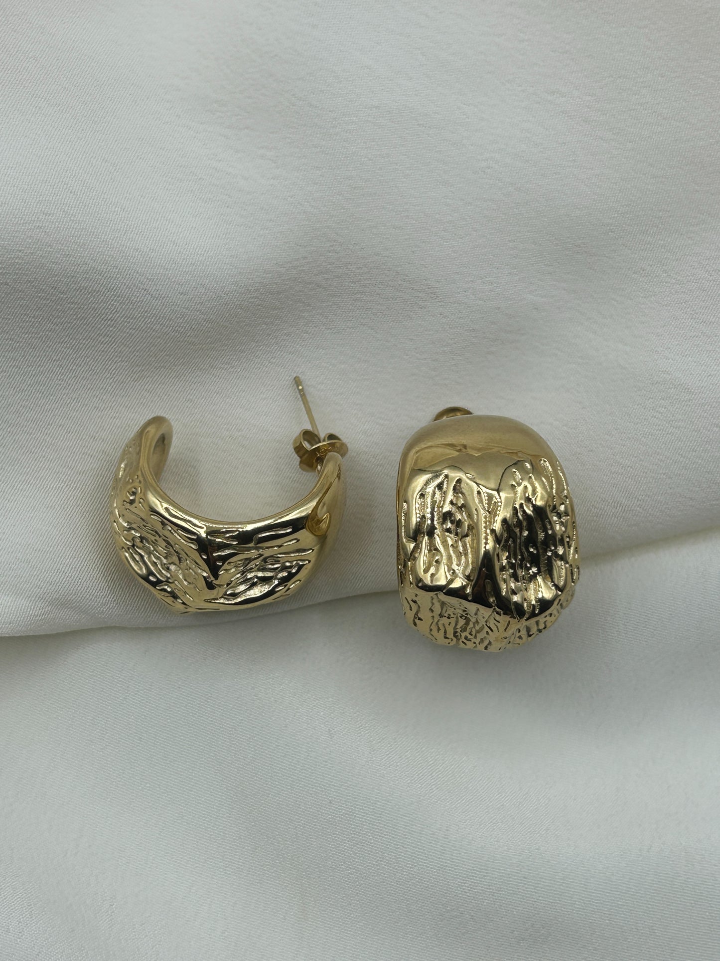 Shell Rock Earrings Gold