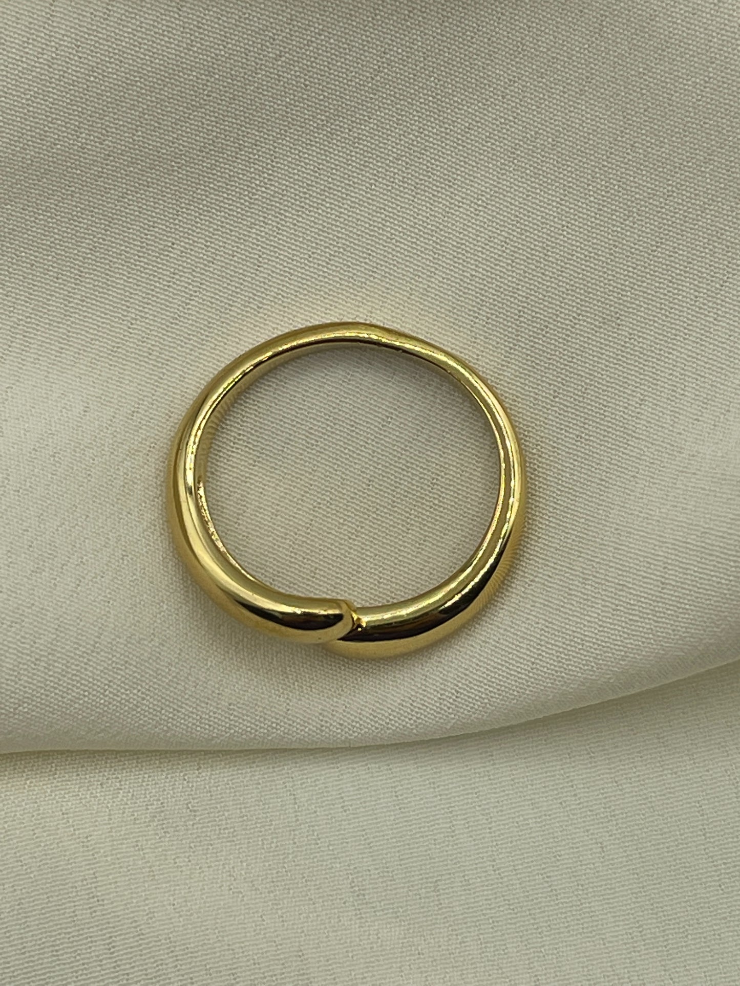 Short Enlacing Ring Gold