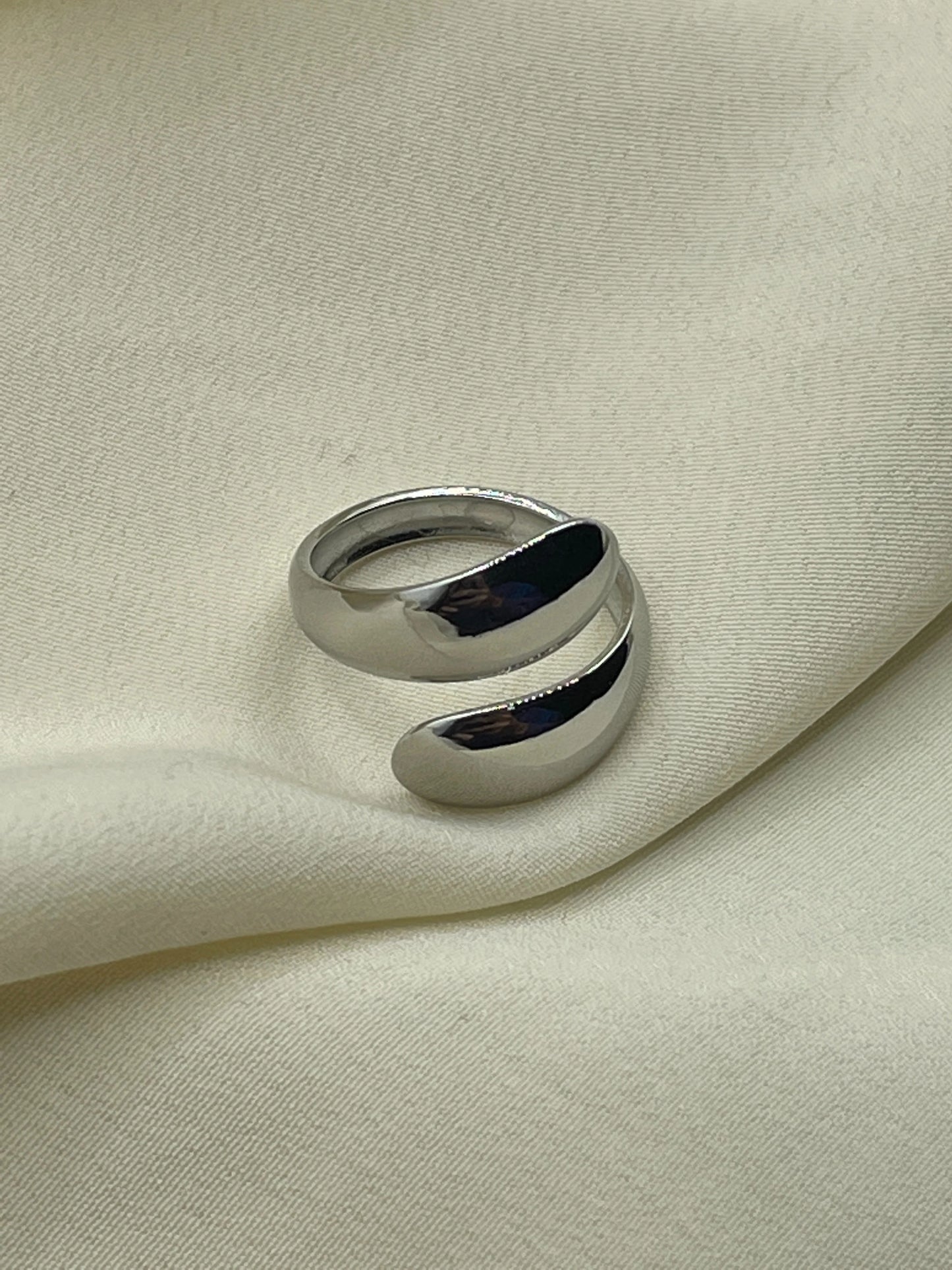 Simple Enlacing Ring Silver