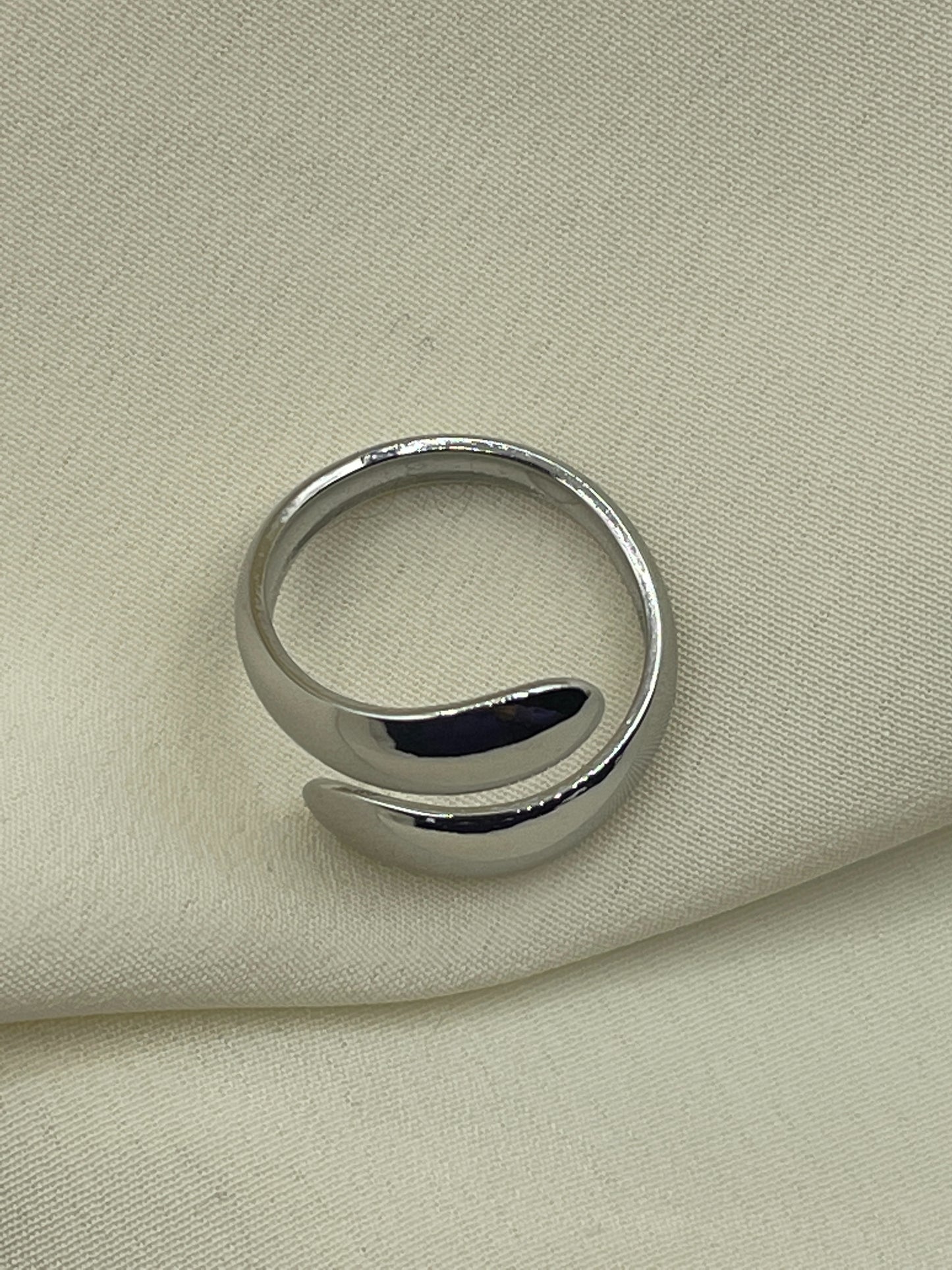 Simple Enlacing Ring Silver