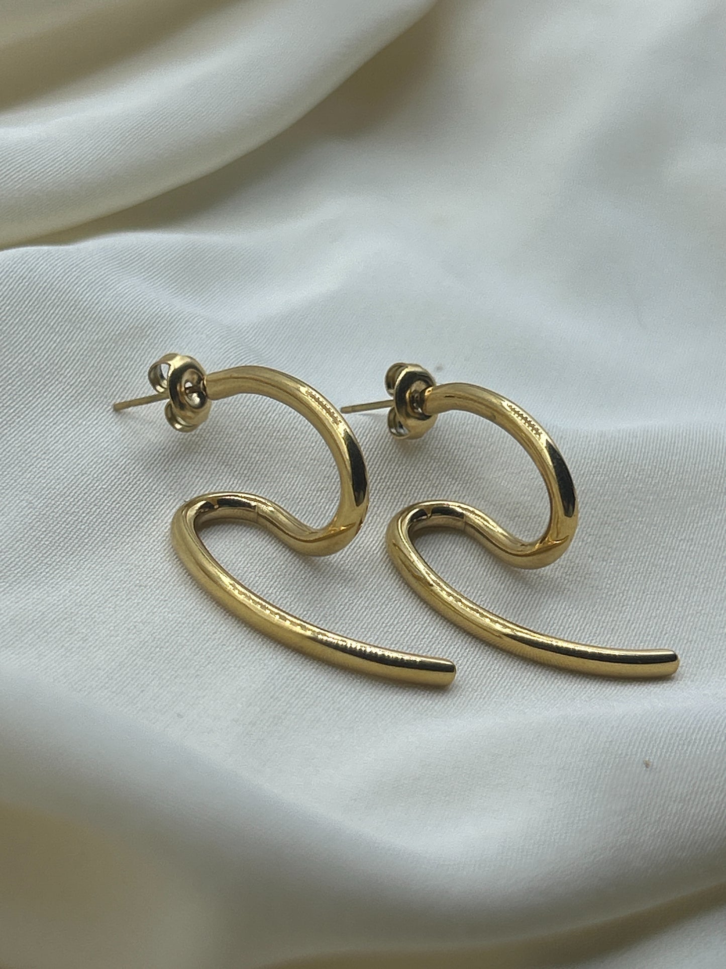 Sinuous Earrings Gold