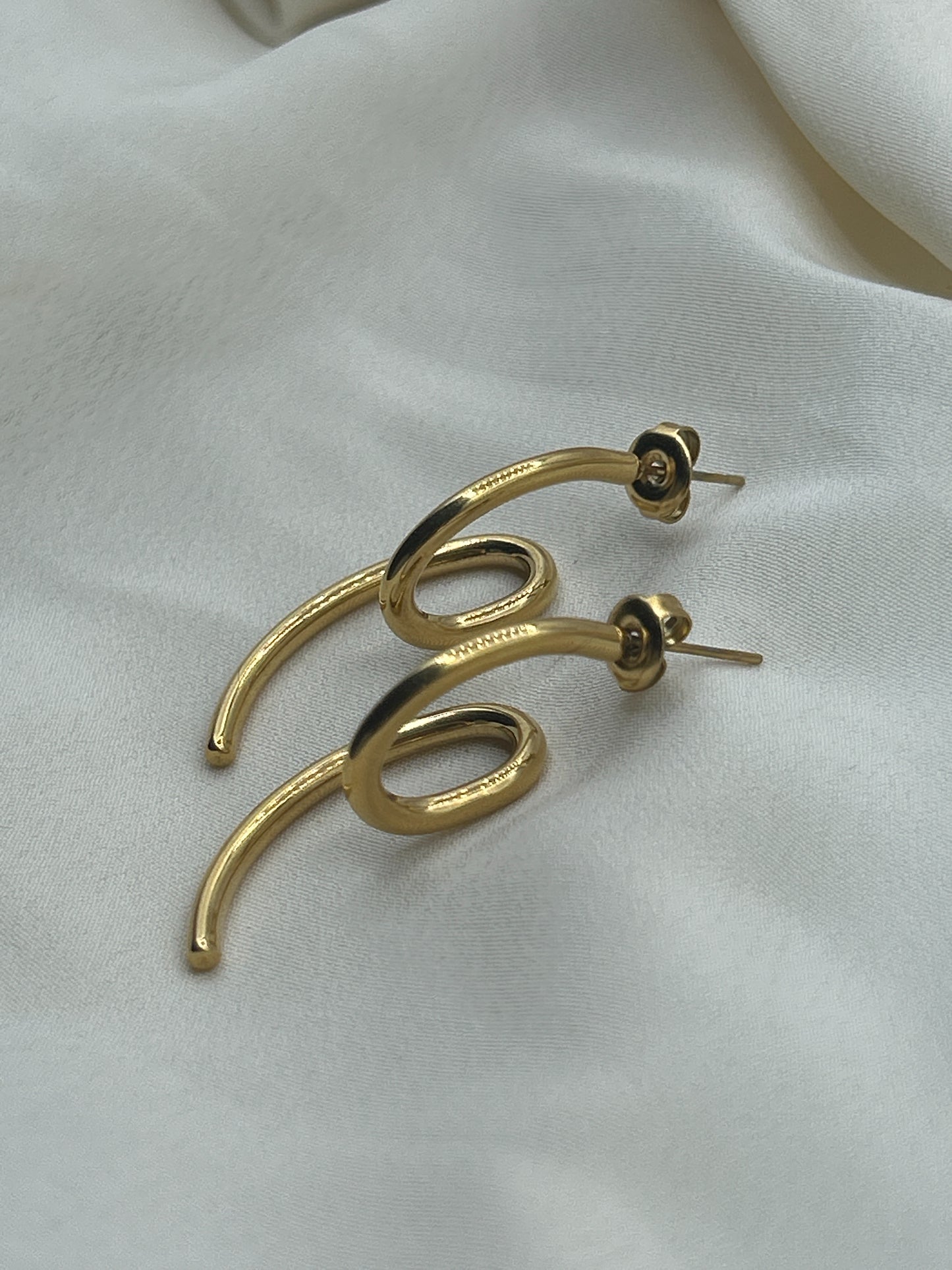 Sinuous Earrings Gold