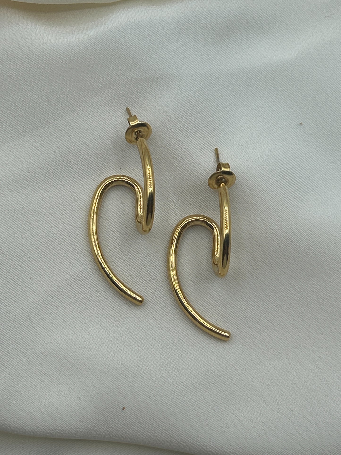 Sinuous Earrings Gold