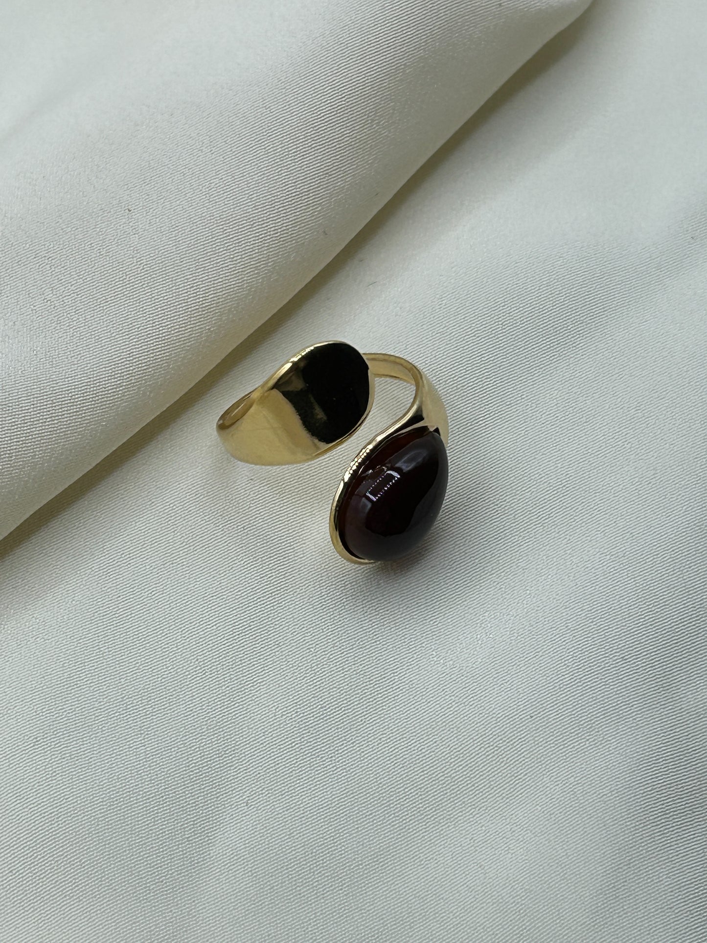 Smooth Brown Enlacing Ring