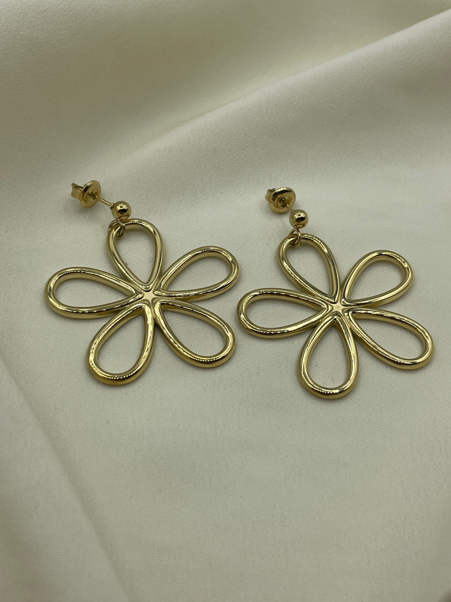 Smooth Flower Earrings Gold