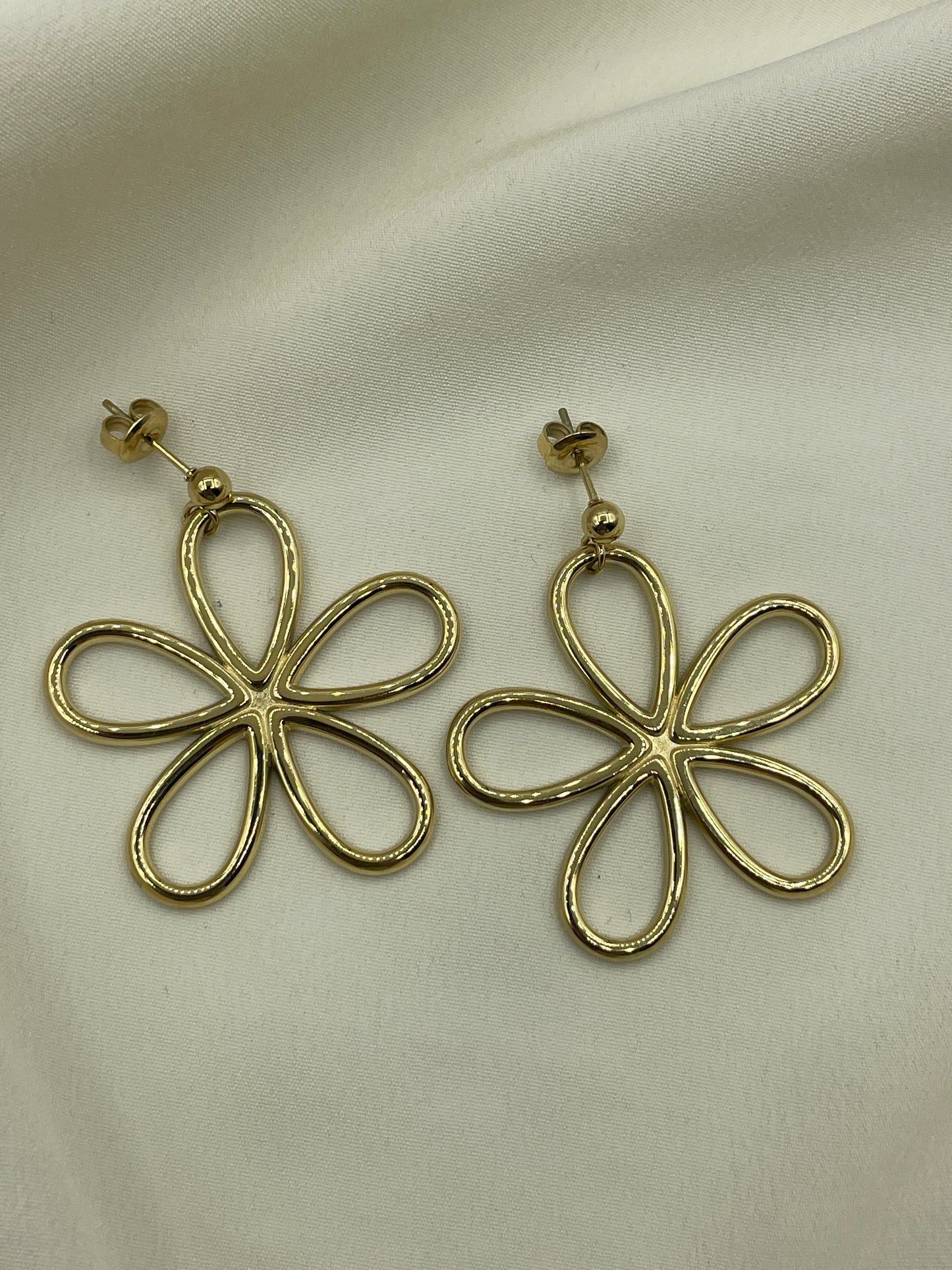 Smooth Flower Earrings Gold