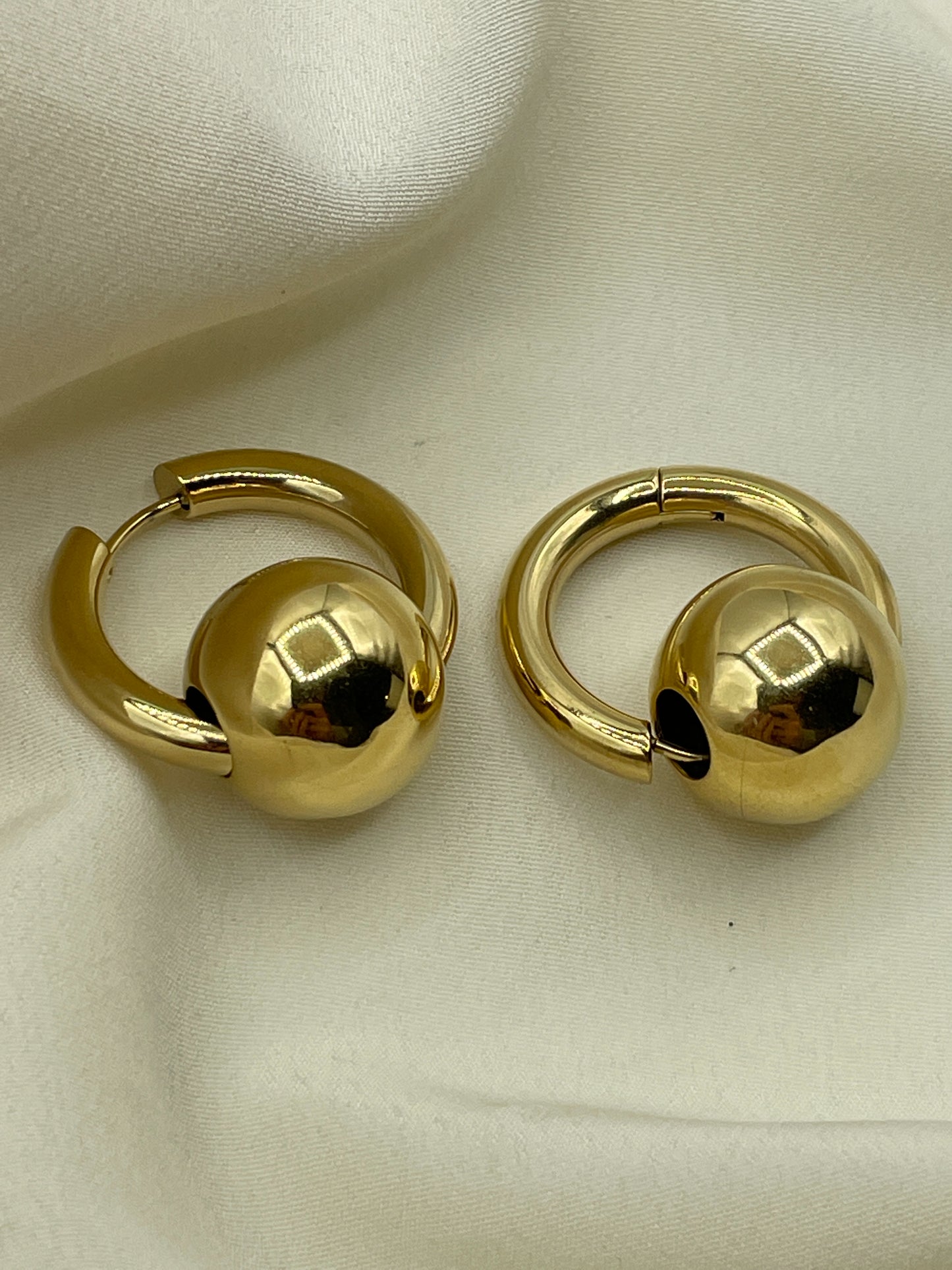 Sphere Hoops Earrings Gold