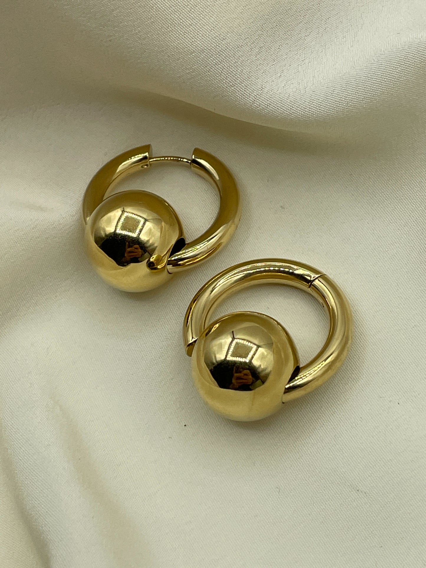 Sphere Hoops Earrings Gold