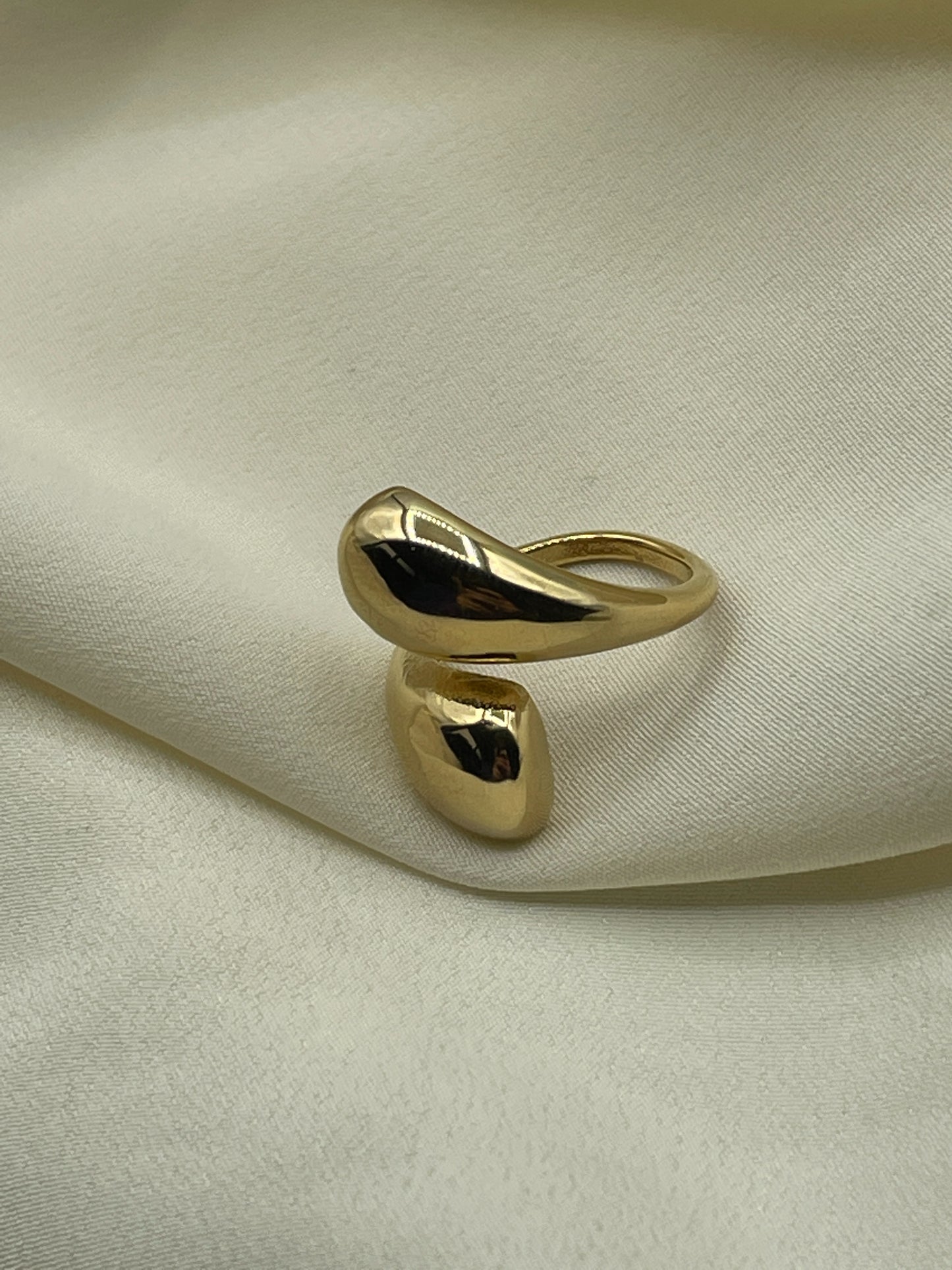 Squared Double Tear Ring Gold